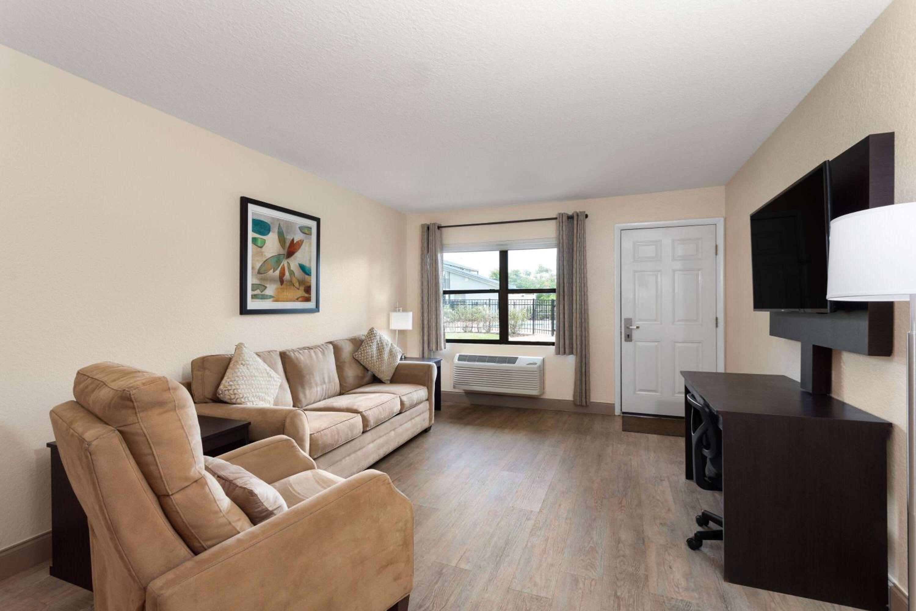 One-Bedroom Suite with Two Queen Beds - Non-Smoking - Photo 1