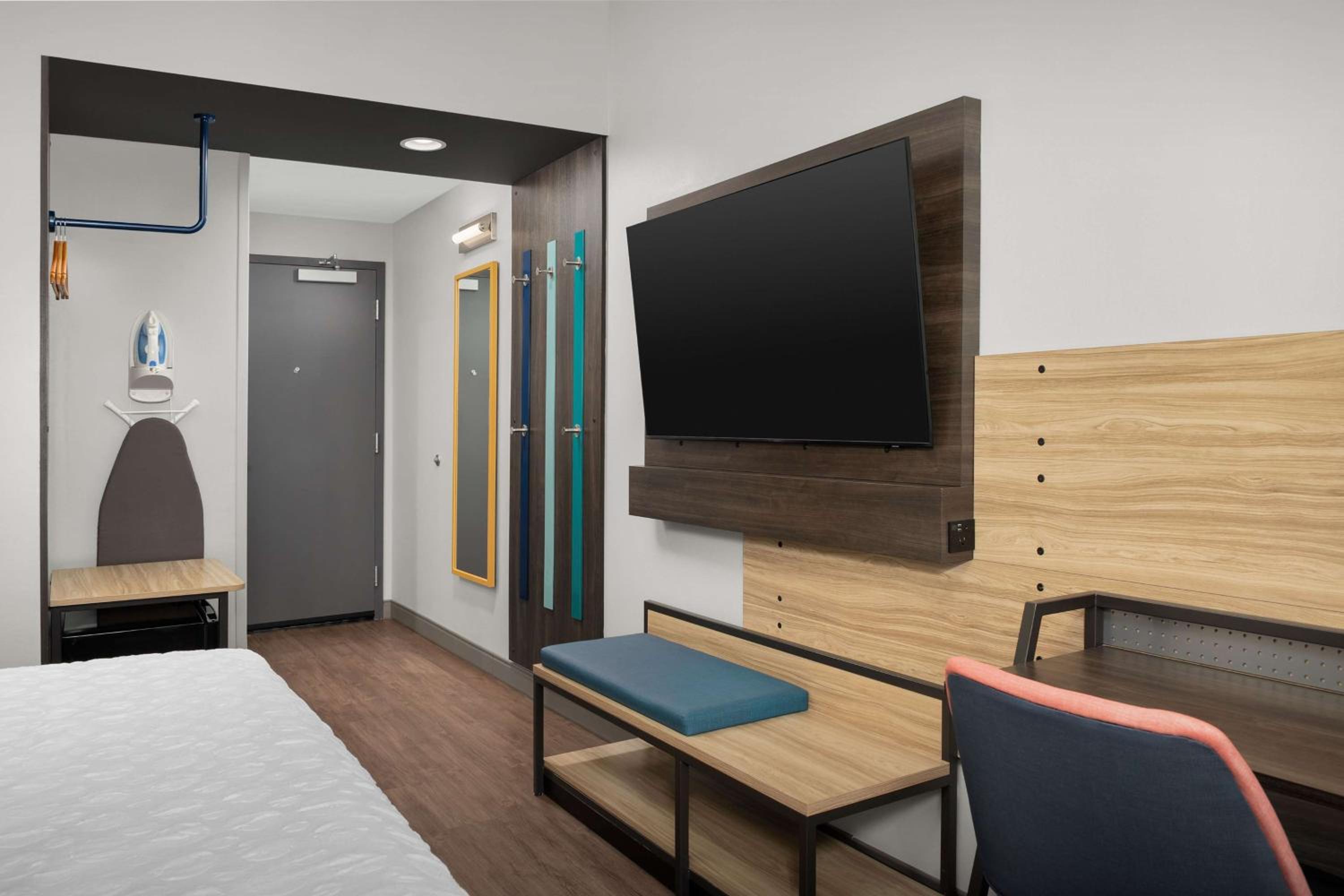 King Room with Walk-In Shower - Photo 1