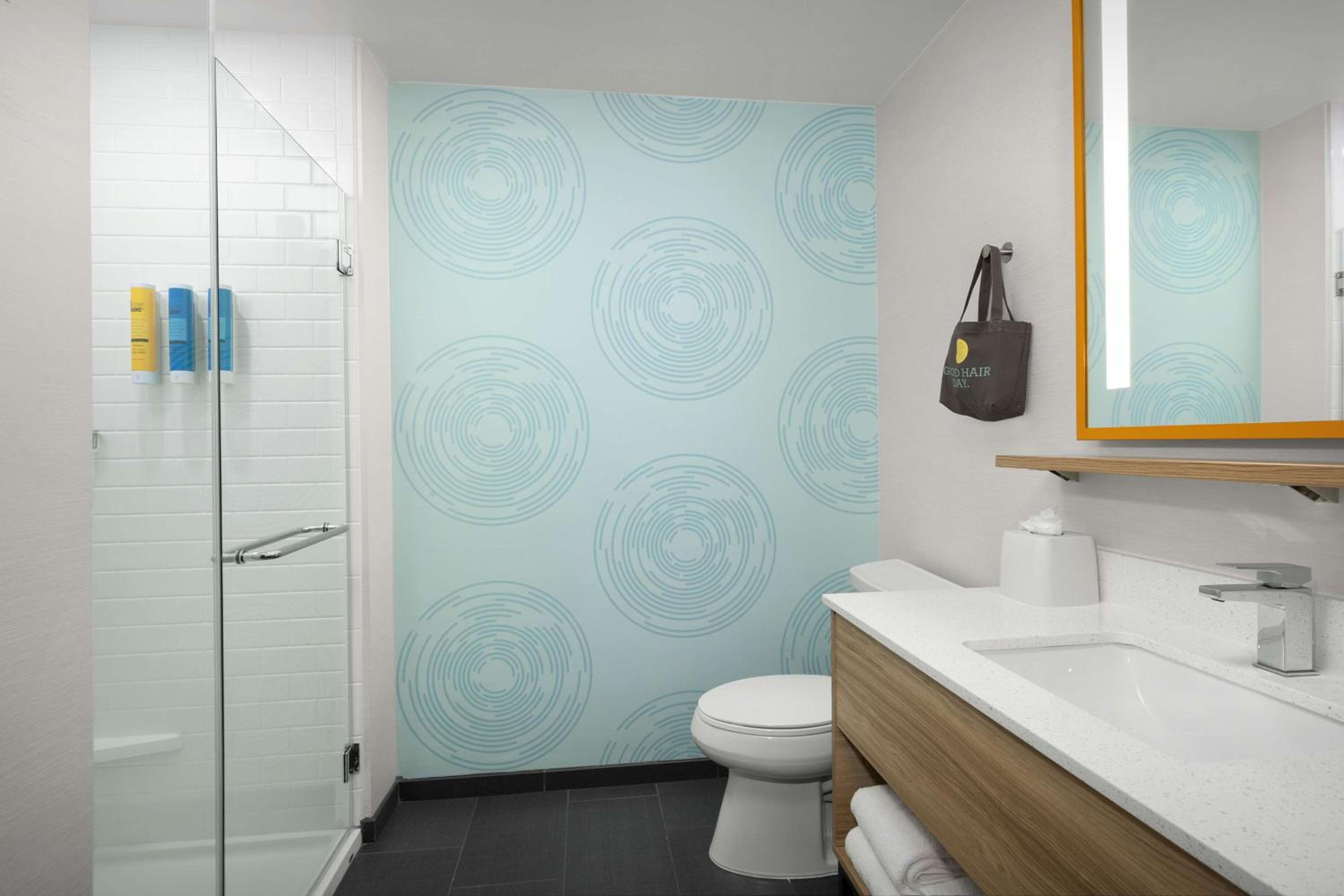 Queen Room with Two Queen Beds and Walk-In Shower - Photo 2