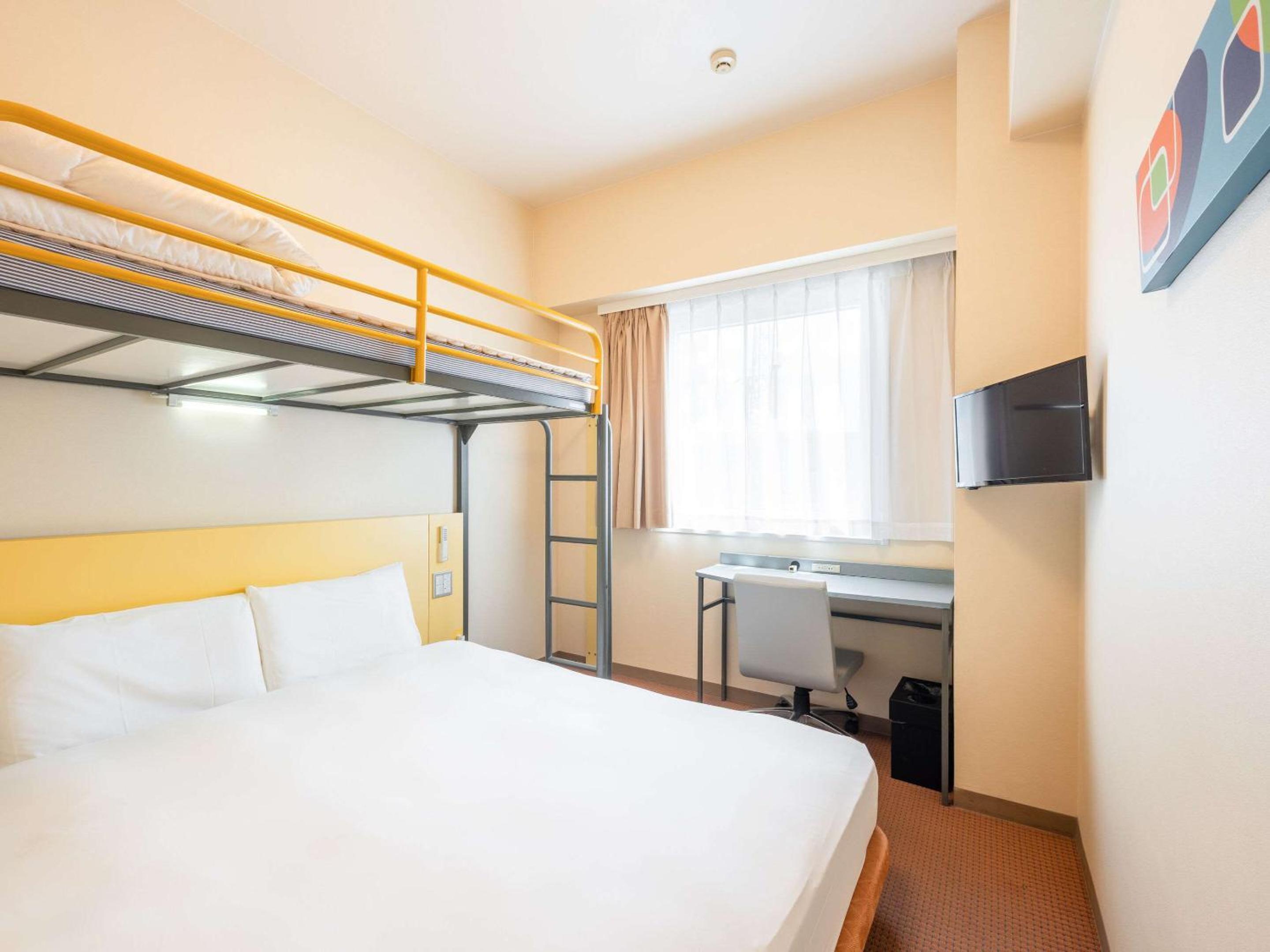 Queen Room with a Loft Bed - Non Smoking - Photo 5