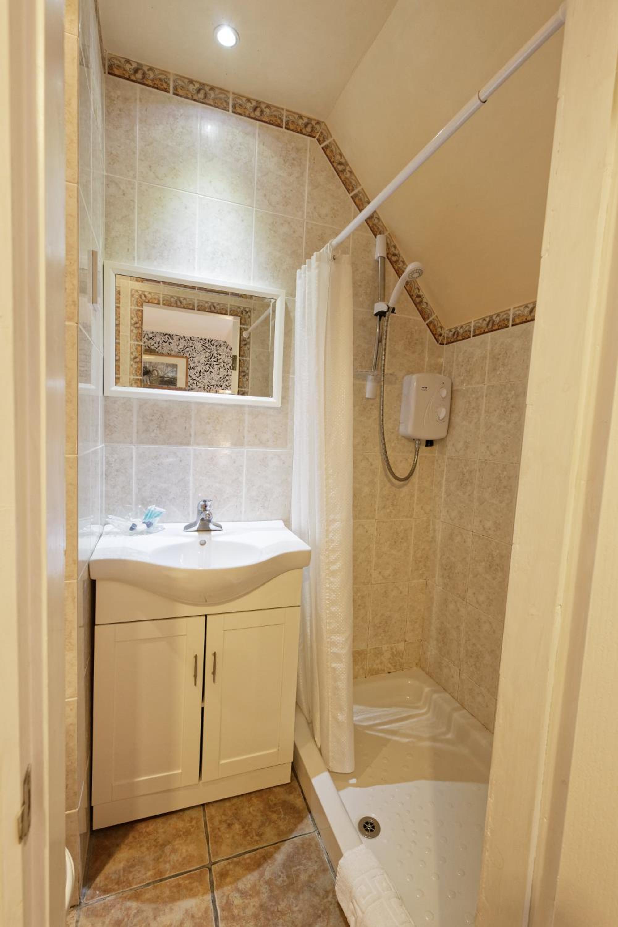 Twin Room - Photo 2