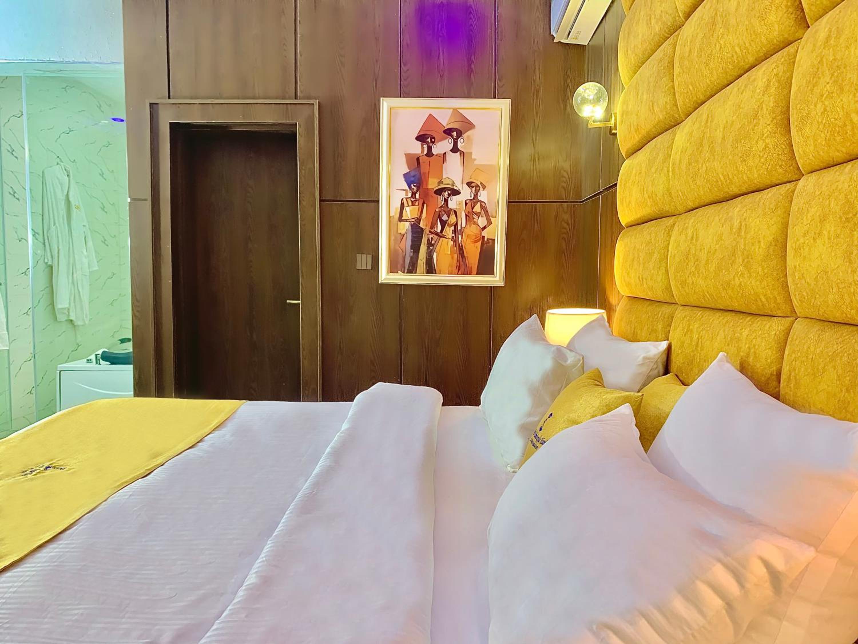 King Suite With Spa Bath photo 1