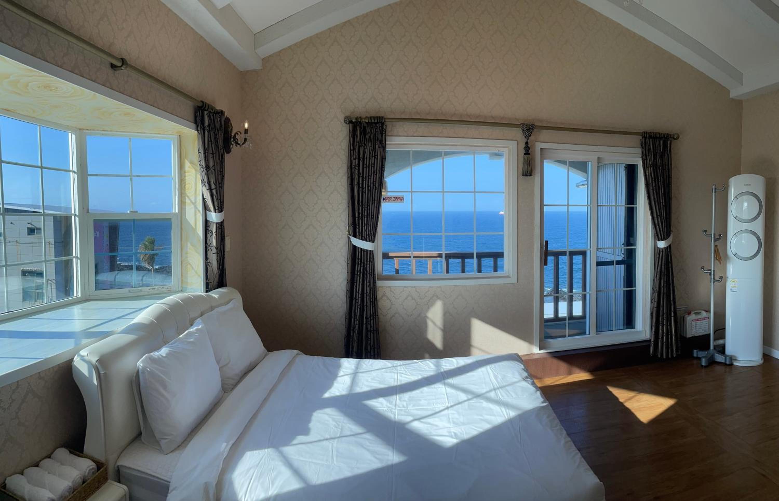 Deluxe Double Room with Sea View photo 1