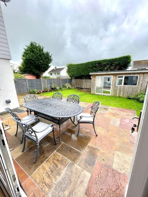 Three-Bedroom House photo 2