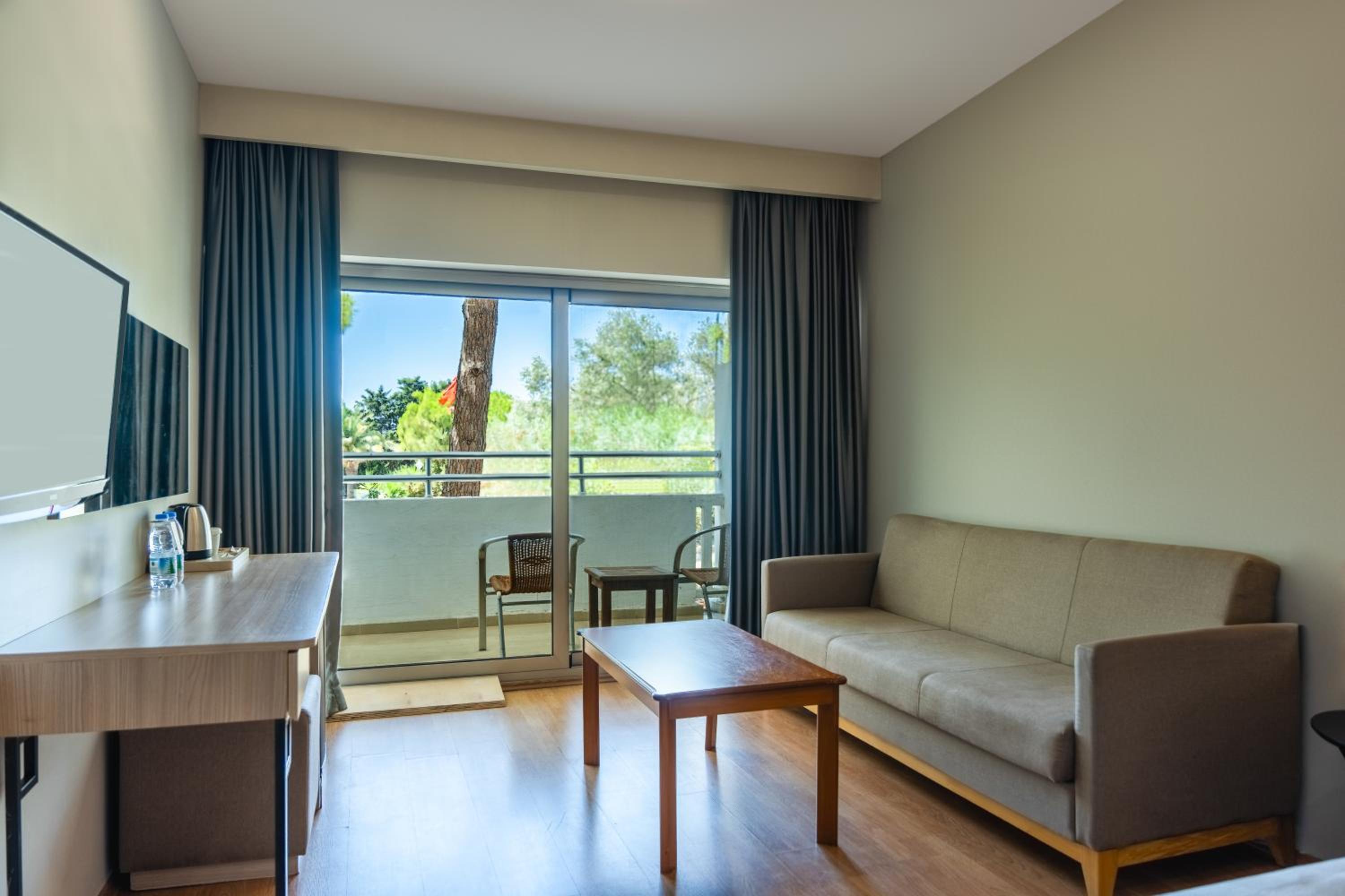 Deluxe Double Room with Land View - Photo 2