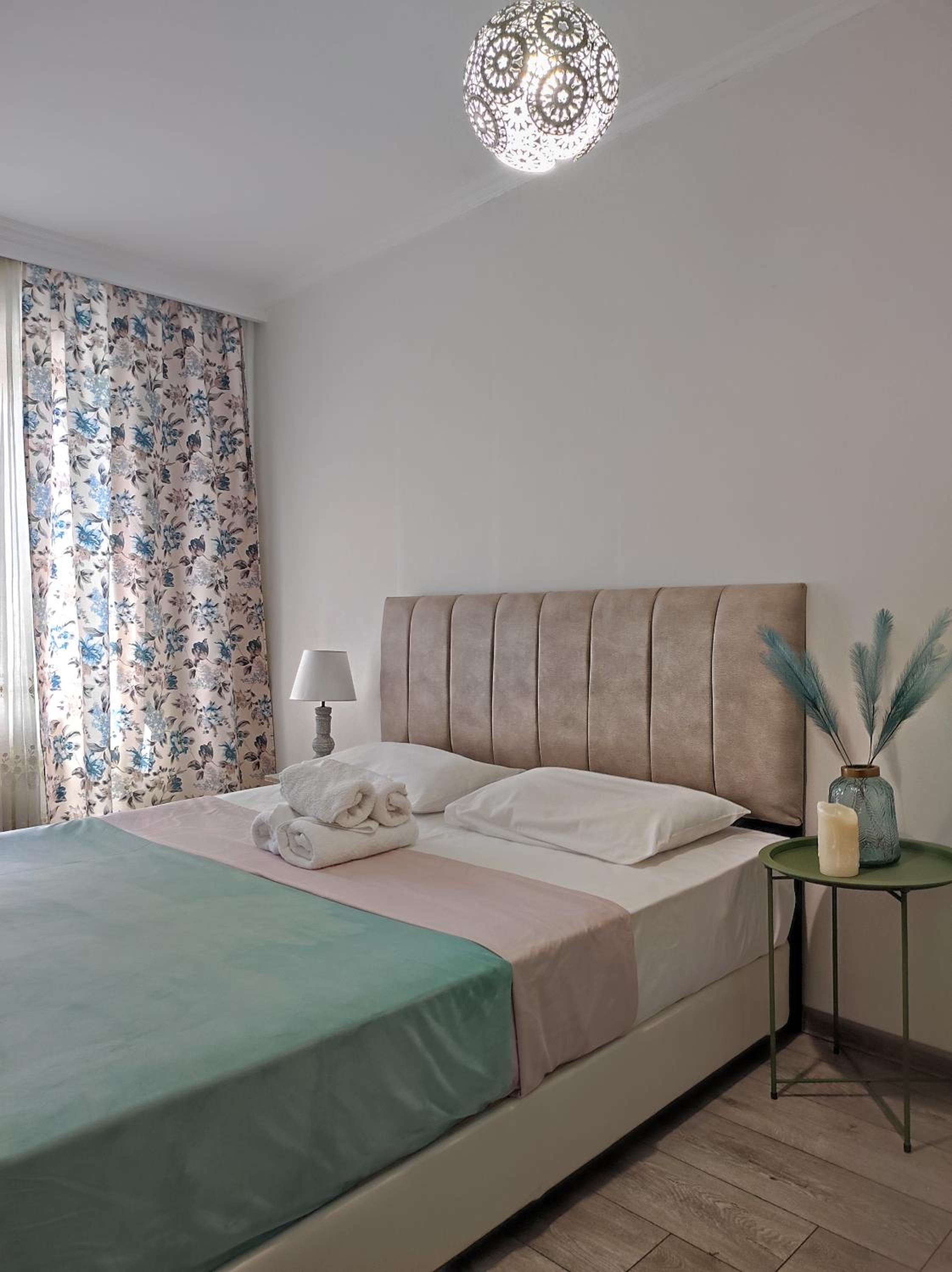Deluxe Two-Bedroom Apartment with Garden View photo 2