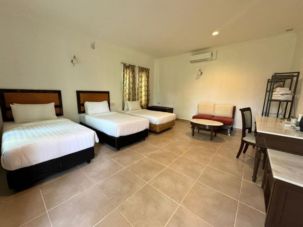 Large Double Or Twin Room photo 3