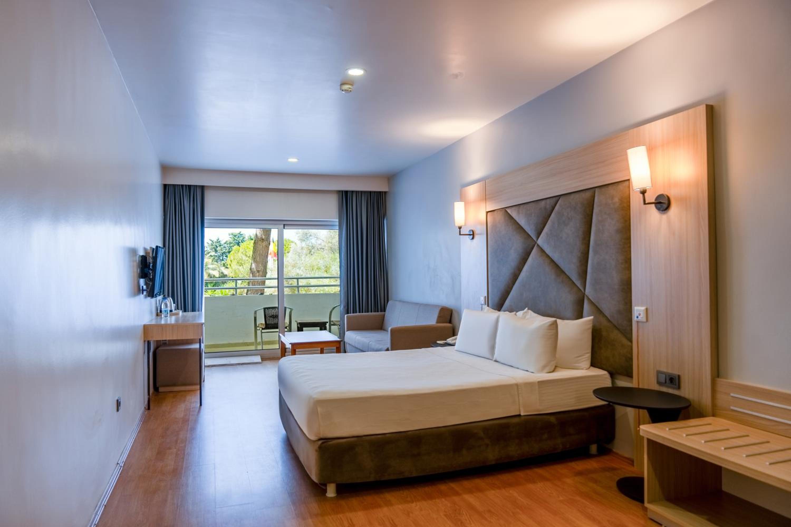 Deluxe Double Room with Land View - Photo 4