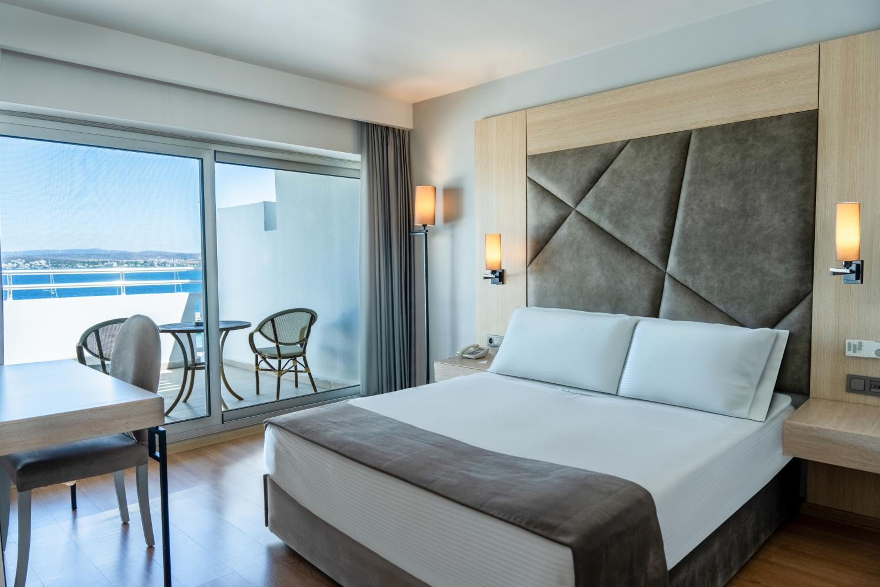 Large Double Room - Photo 1