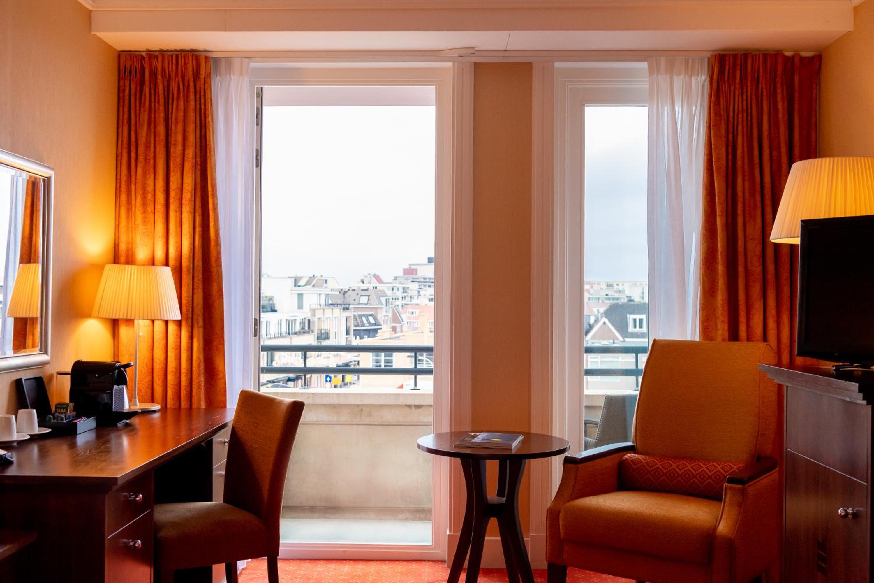 Standard Room with Balcony - Photo 2