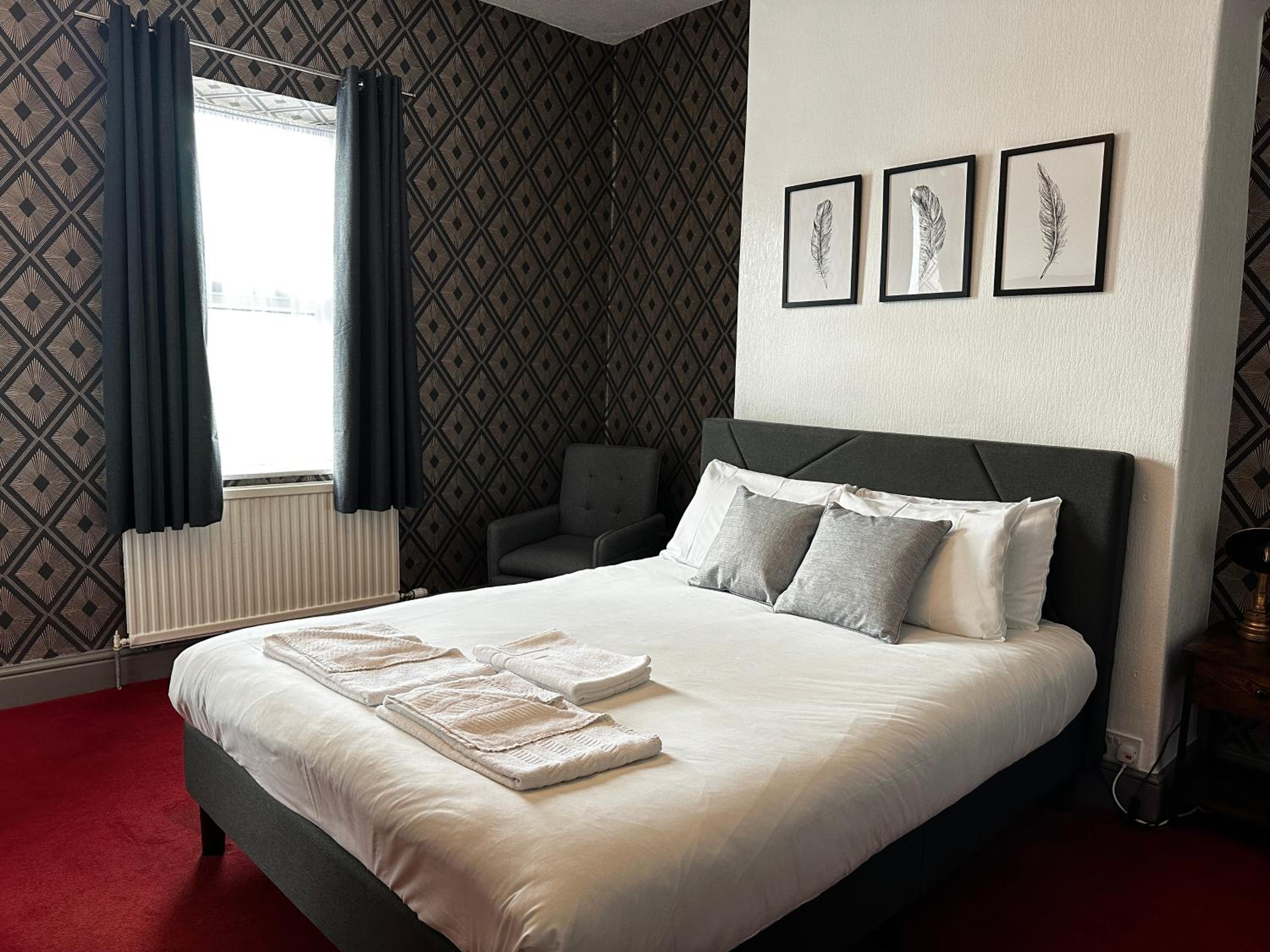 Large Double Room photo 3