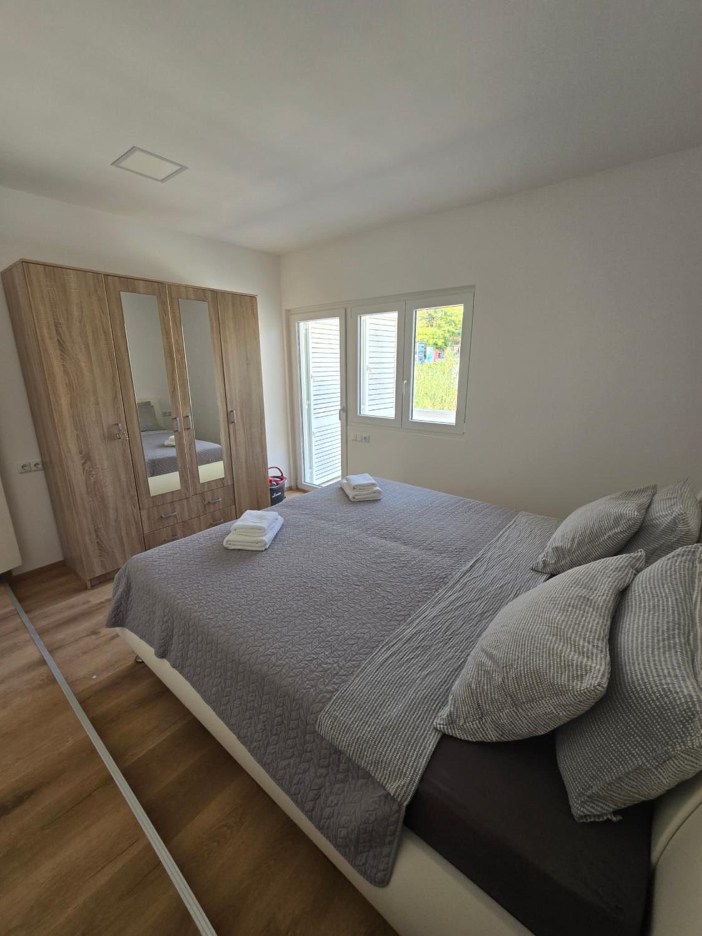 Two-Bedroom Apartment with Mountain View photo 3