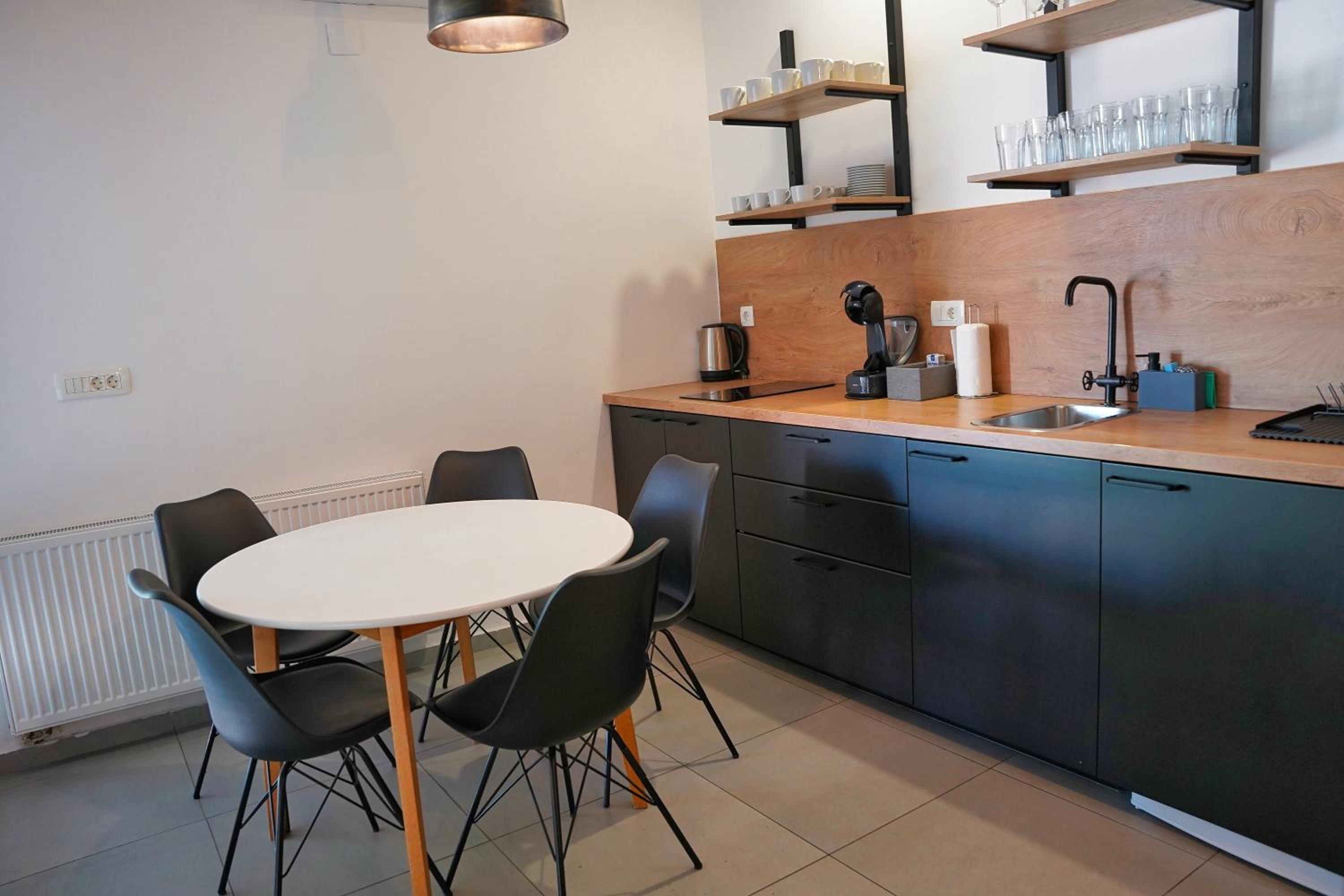 Apartment with Terrace - Photo 12