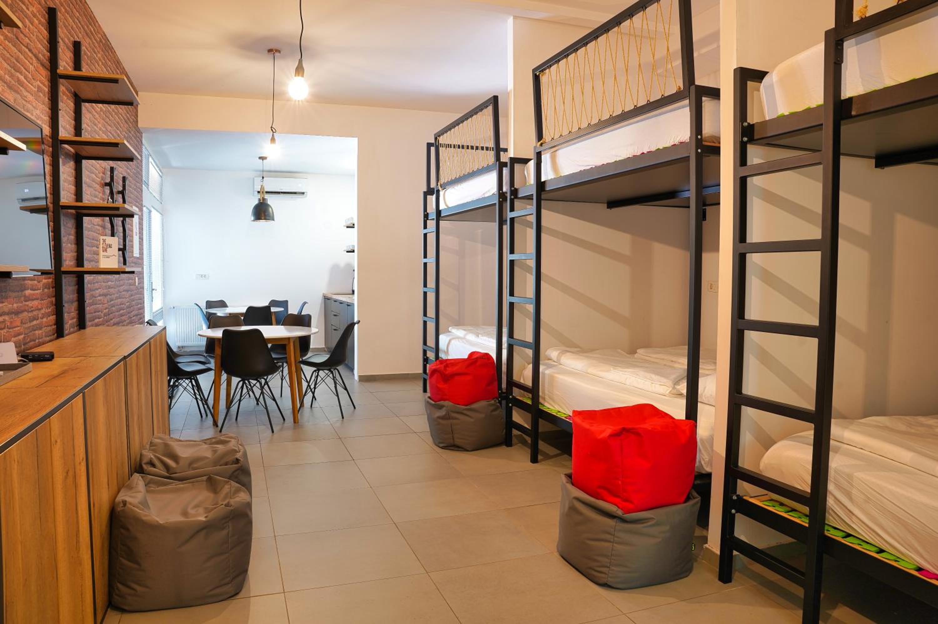 Apartment with Terrace - Photo 7