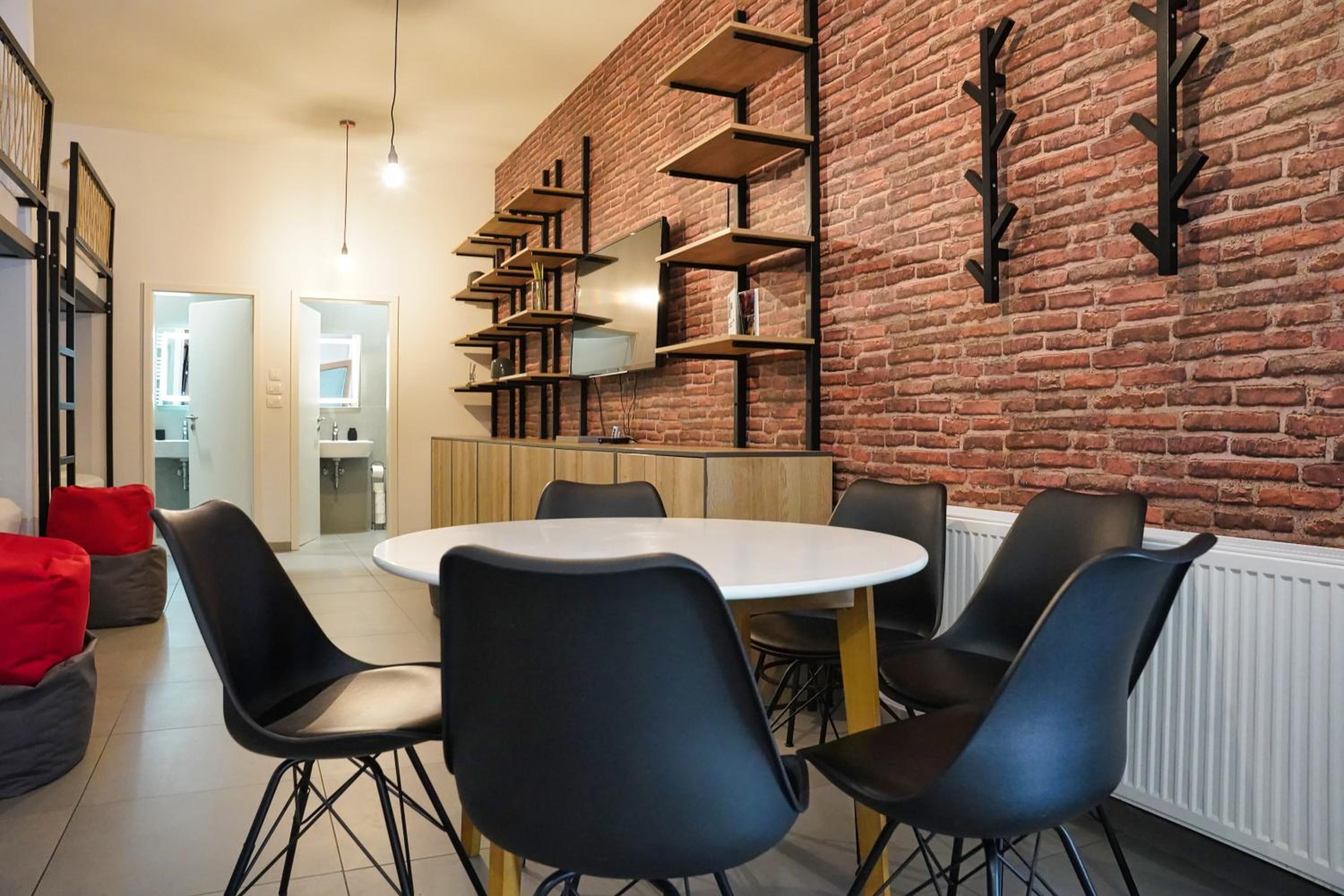 Apartment with Terrace - Photo 6