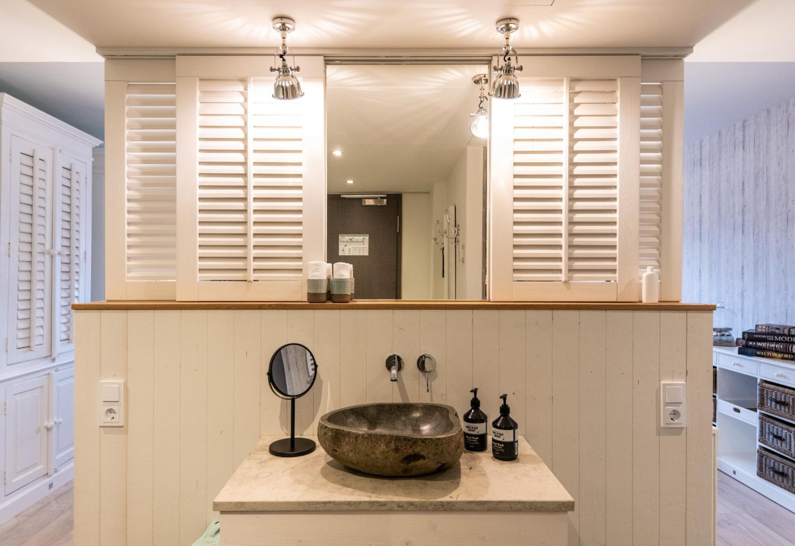 Korrell Suite by Haestens - Photo 2