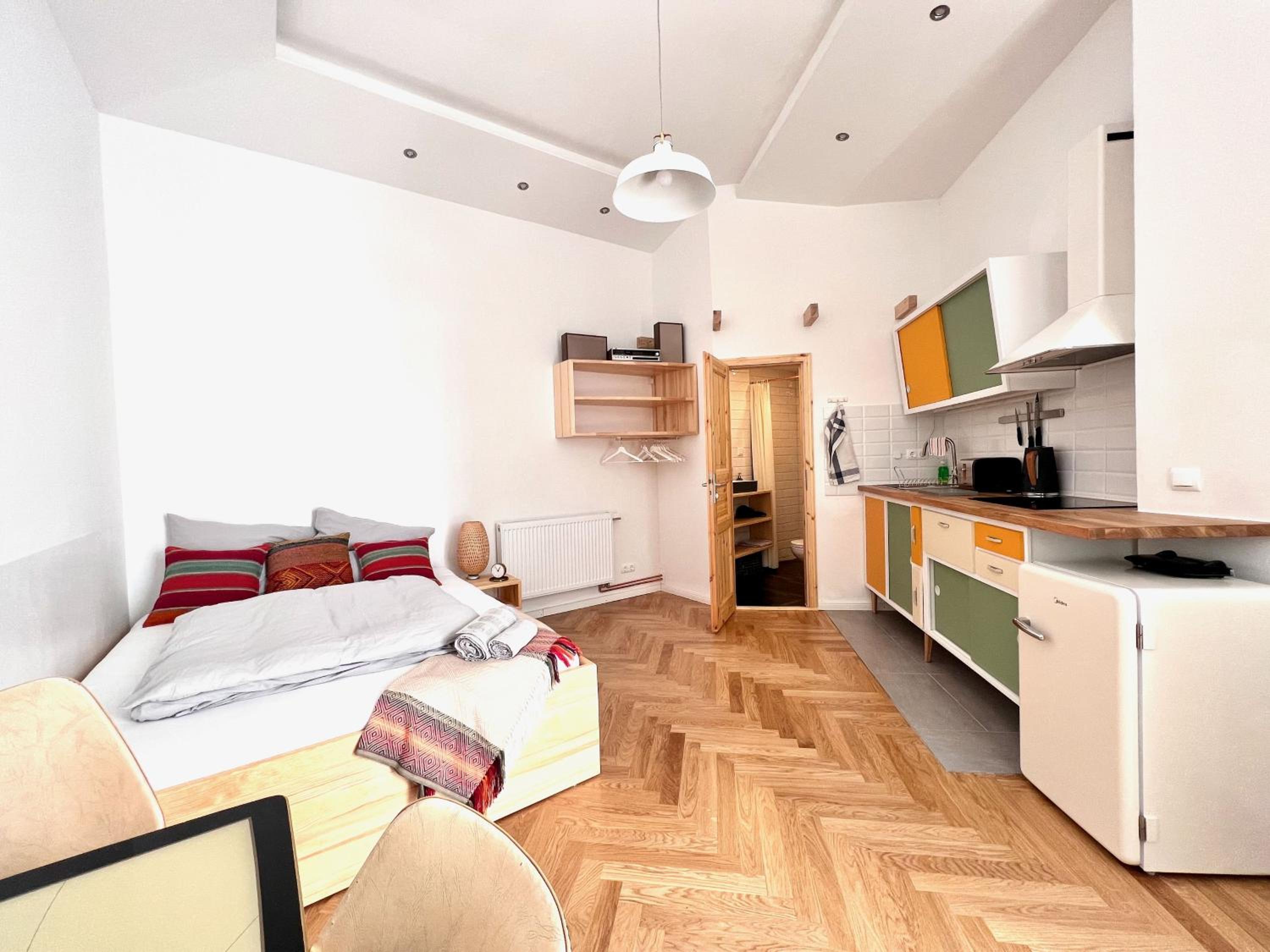One-Bedroom Apartment photo 1
