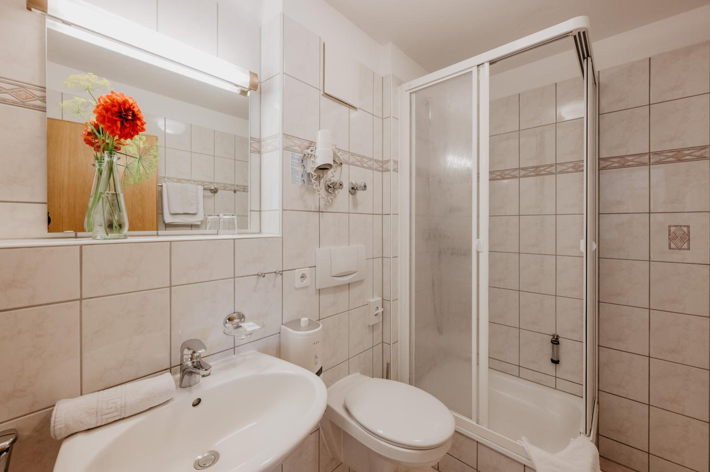 Single Room photo 3