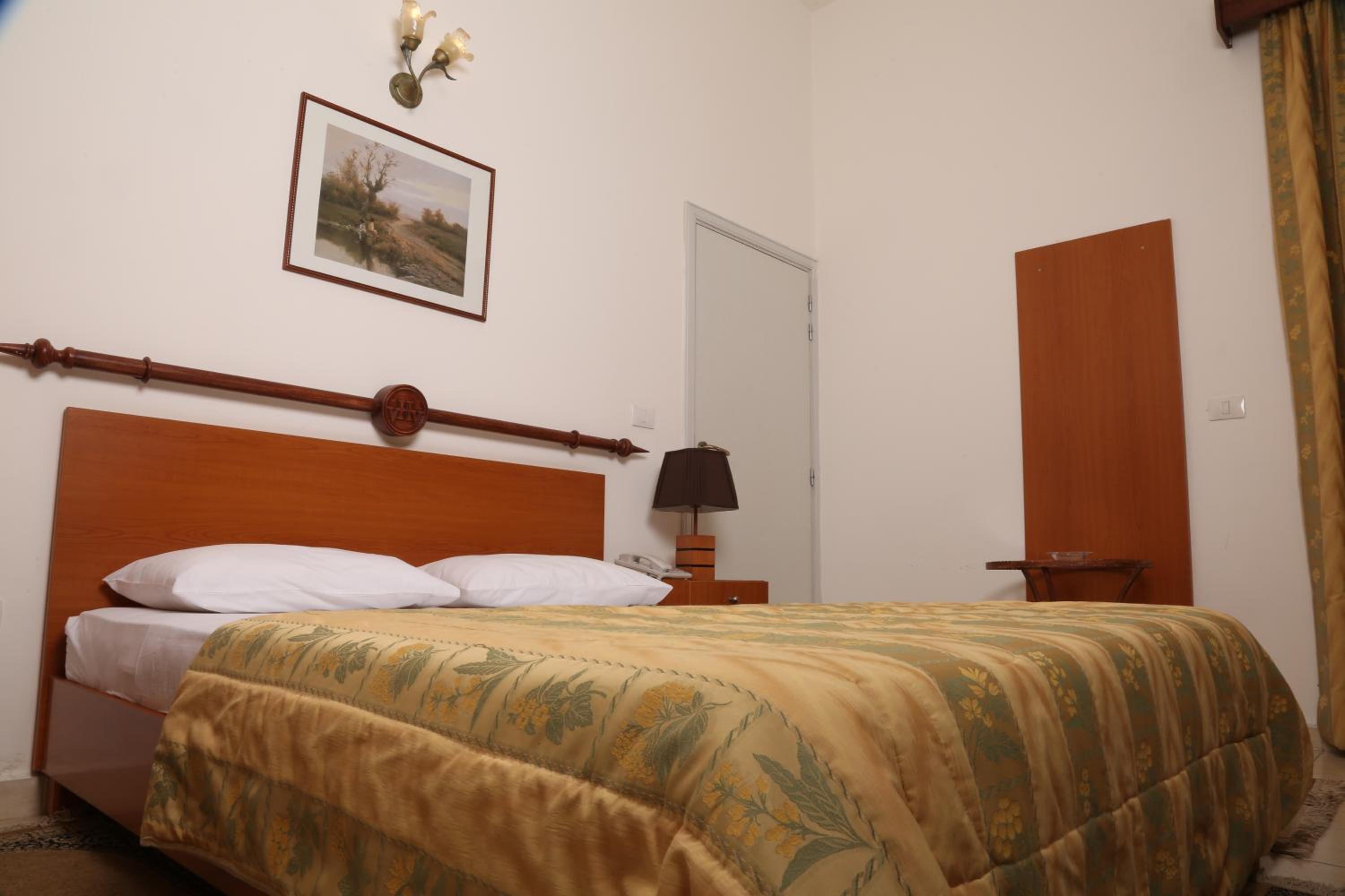 Standard Room - Street & Mountain View photo 3