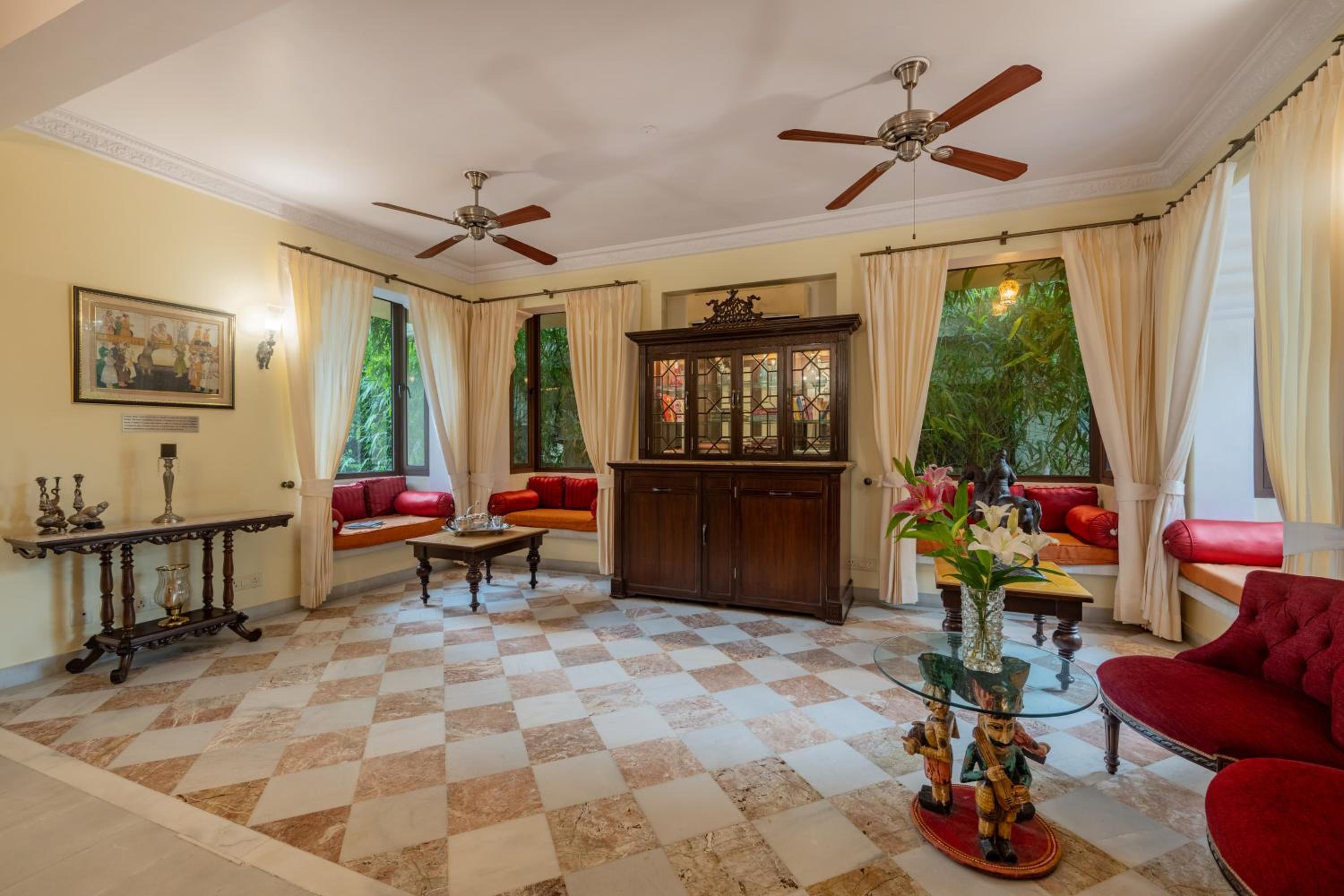 Superior Double Room with full day use of Private car with Chauffeur. - Photo 4