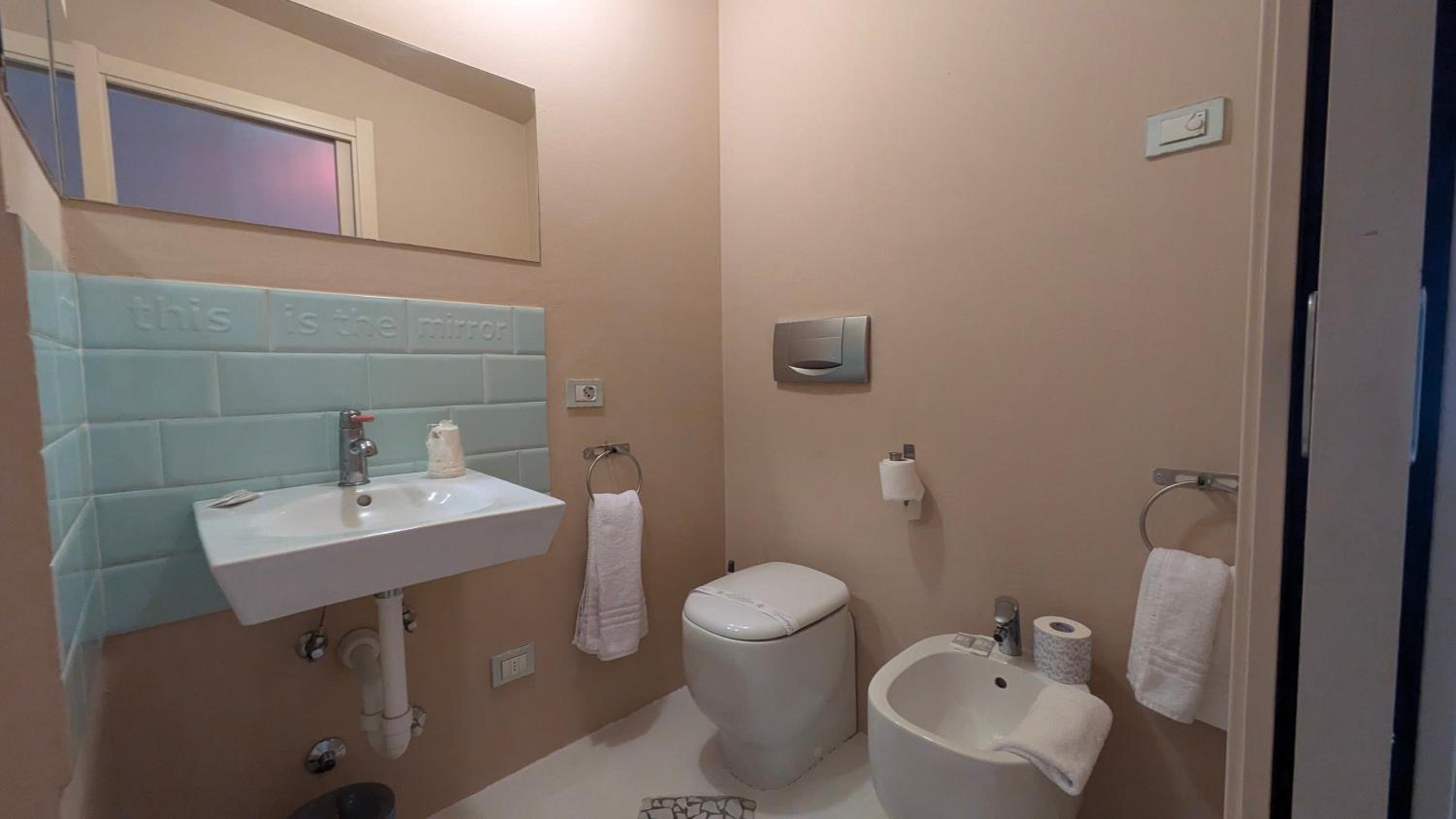 Double Room - Photo 11