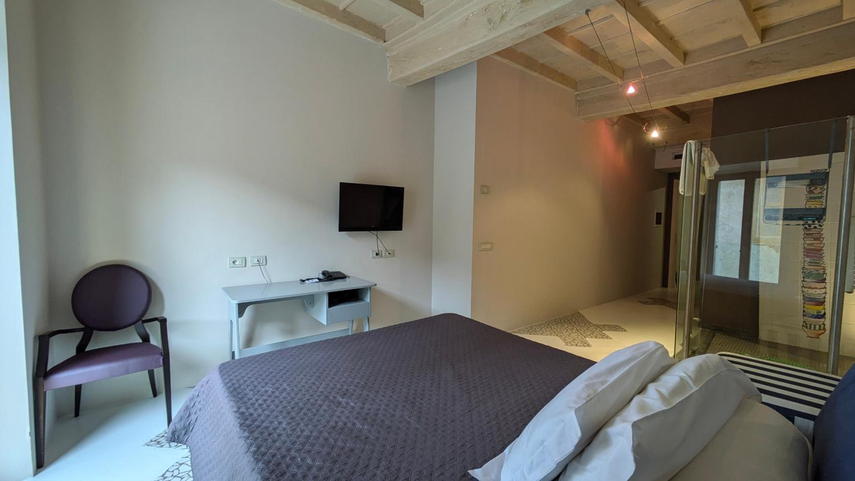 Double Room - Photo 9