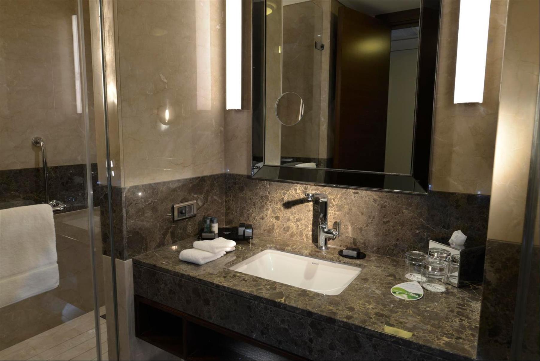 Deluxe King Room - Mobility Accessible