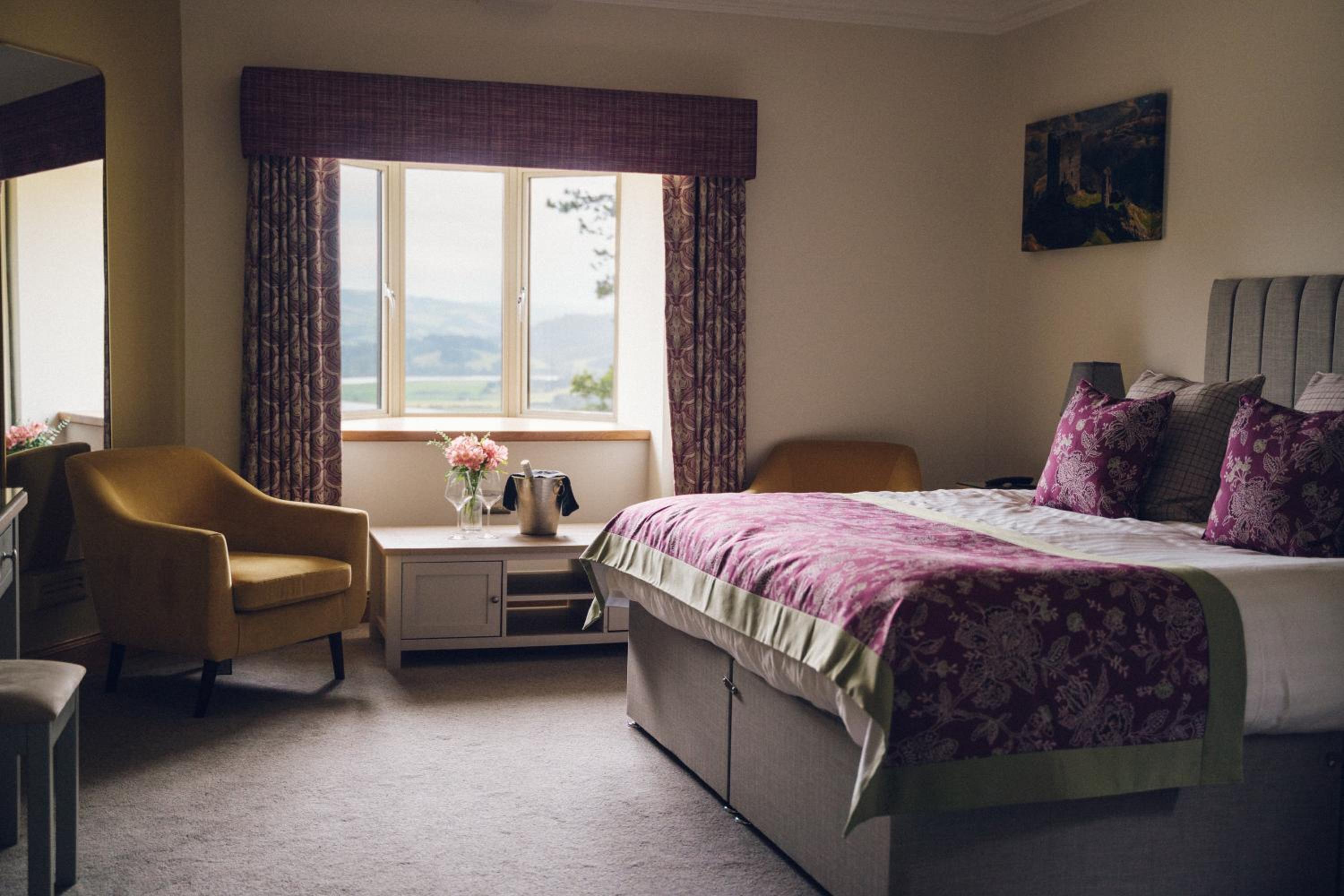 Deluxe Double Room (2 Adults + 1 Child) photo 2