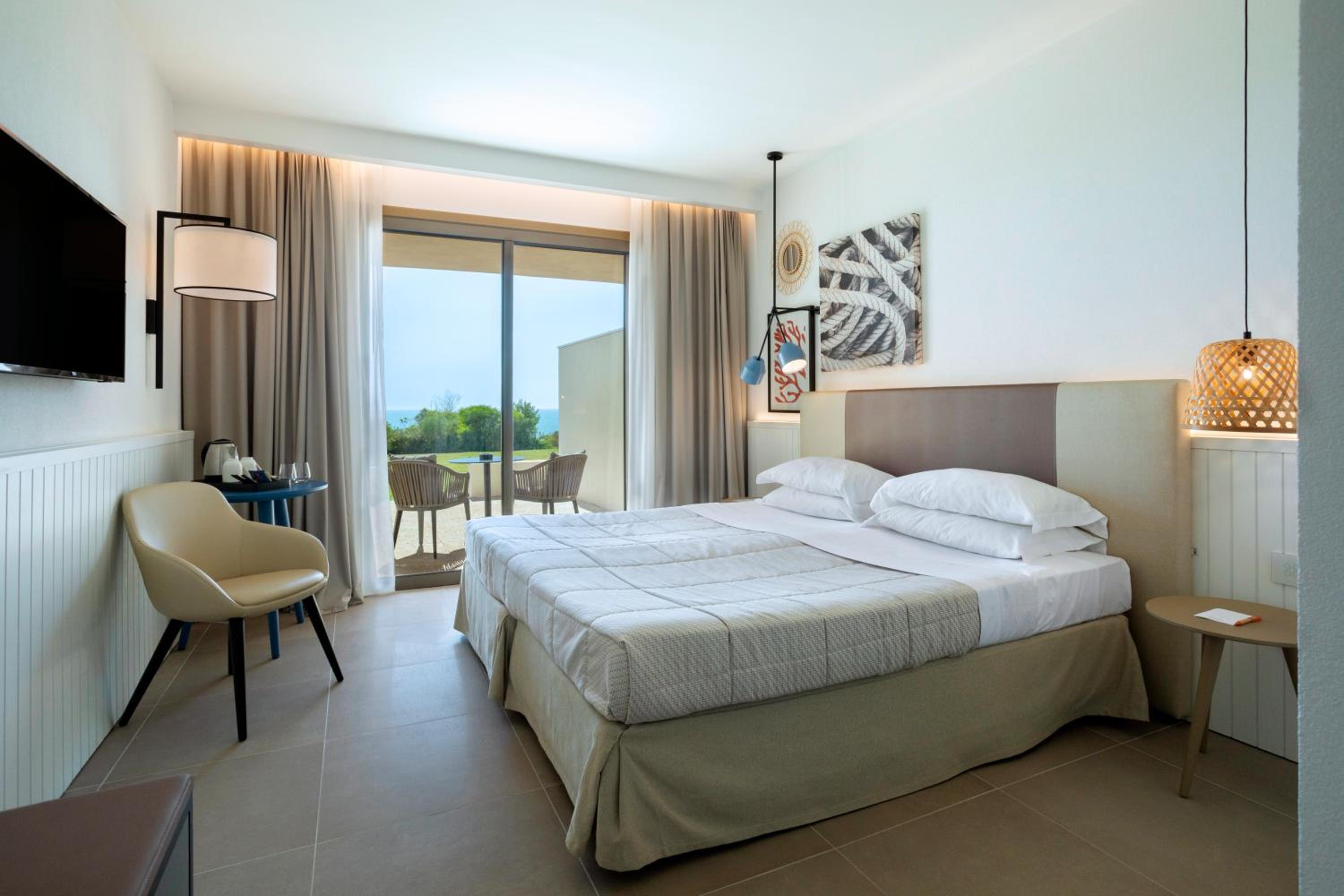 Classic Double Room with Sea View - Photo 1