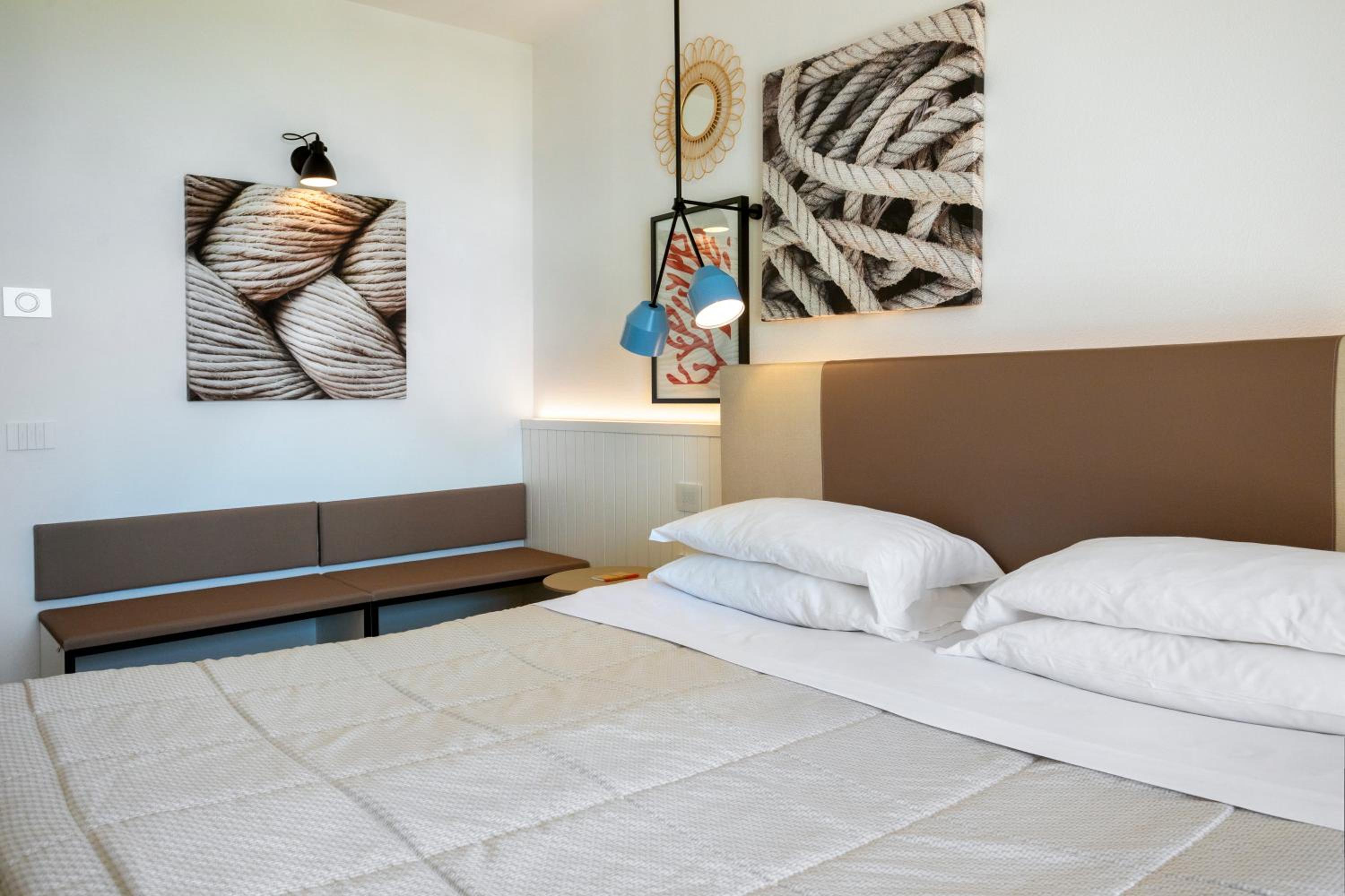 Classic Double Room with Sea View - Photo 4