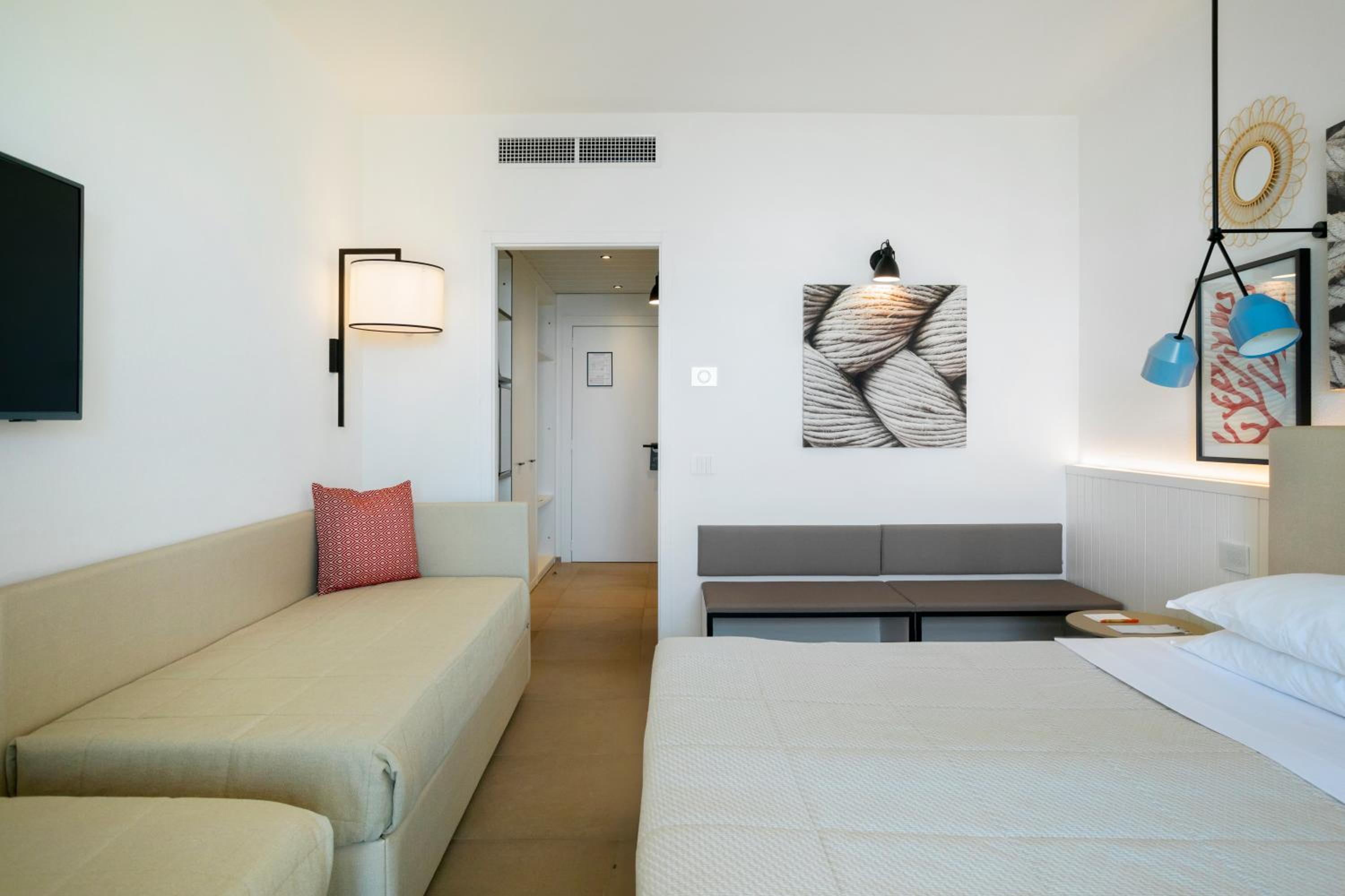 Deluxe Quadruple Room - Photo 1