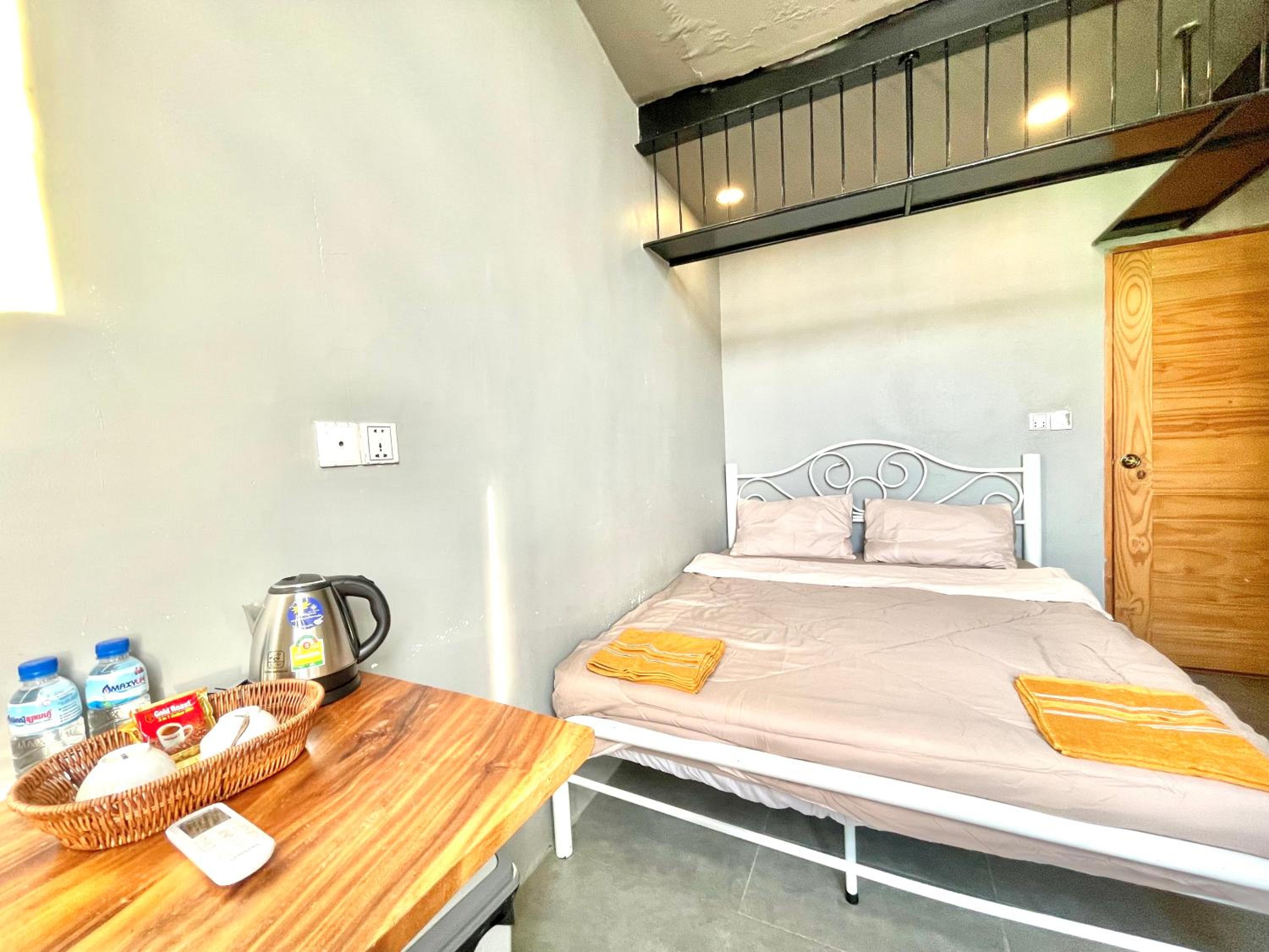 Budget Double Room - Photo 2