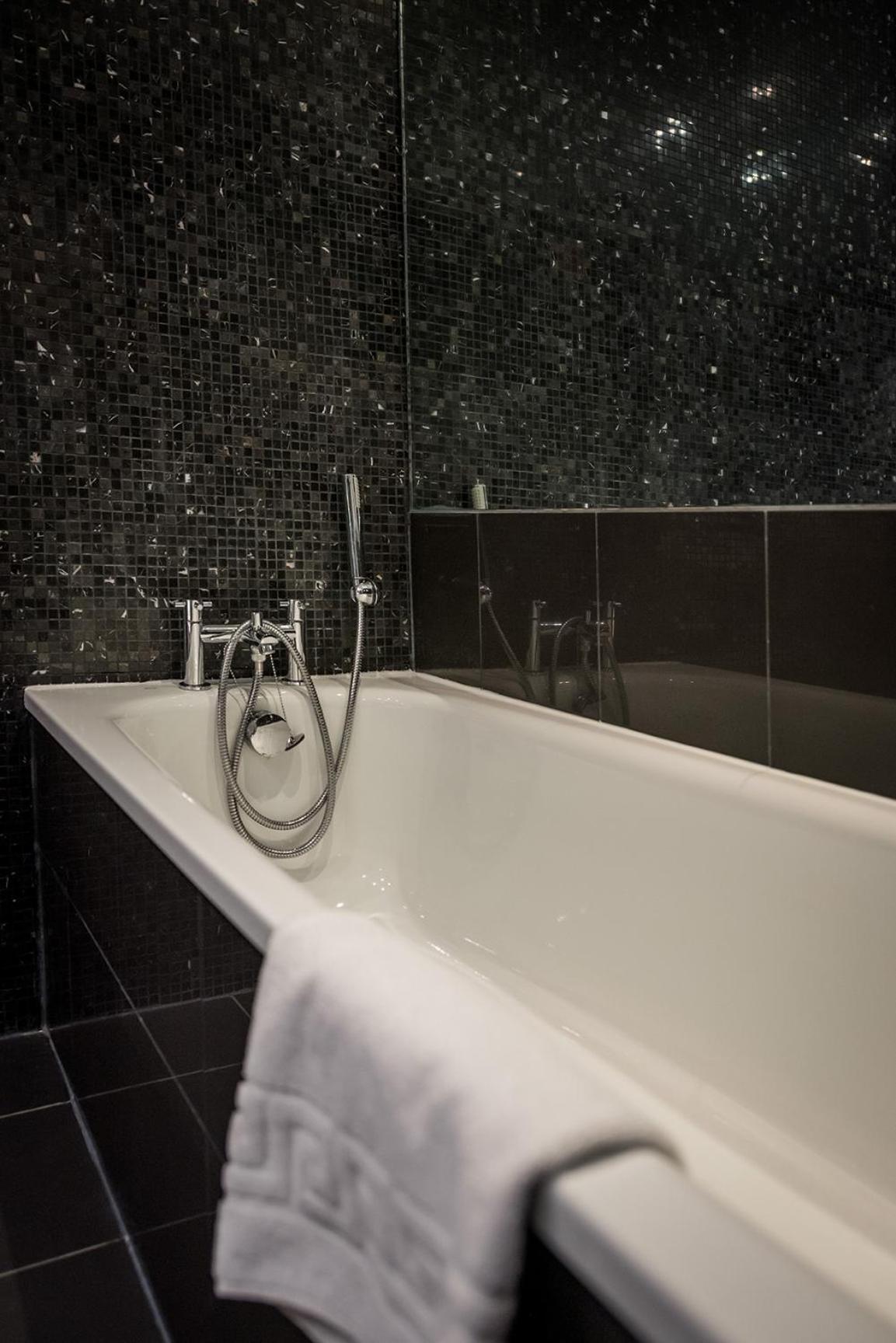 Executive King Room - Photo 9