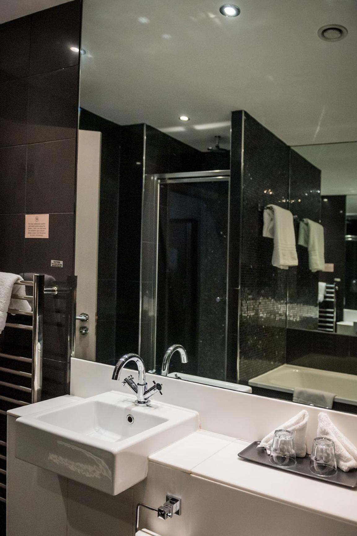 Executive King Room - Photo 12