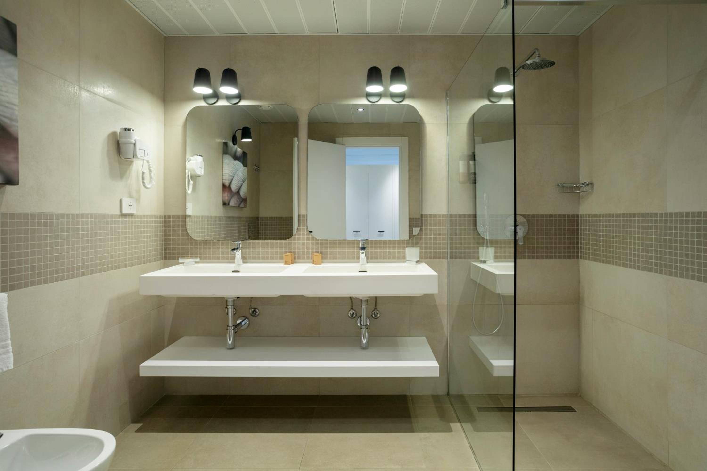 Junior Suite (Quadruple ) - Photo 4