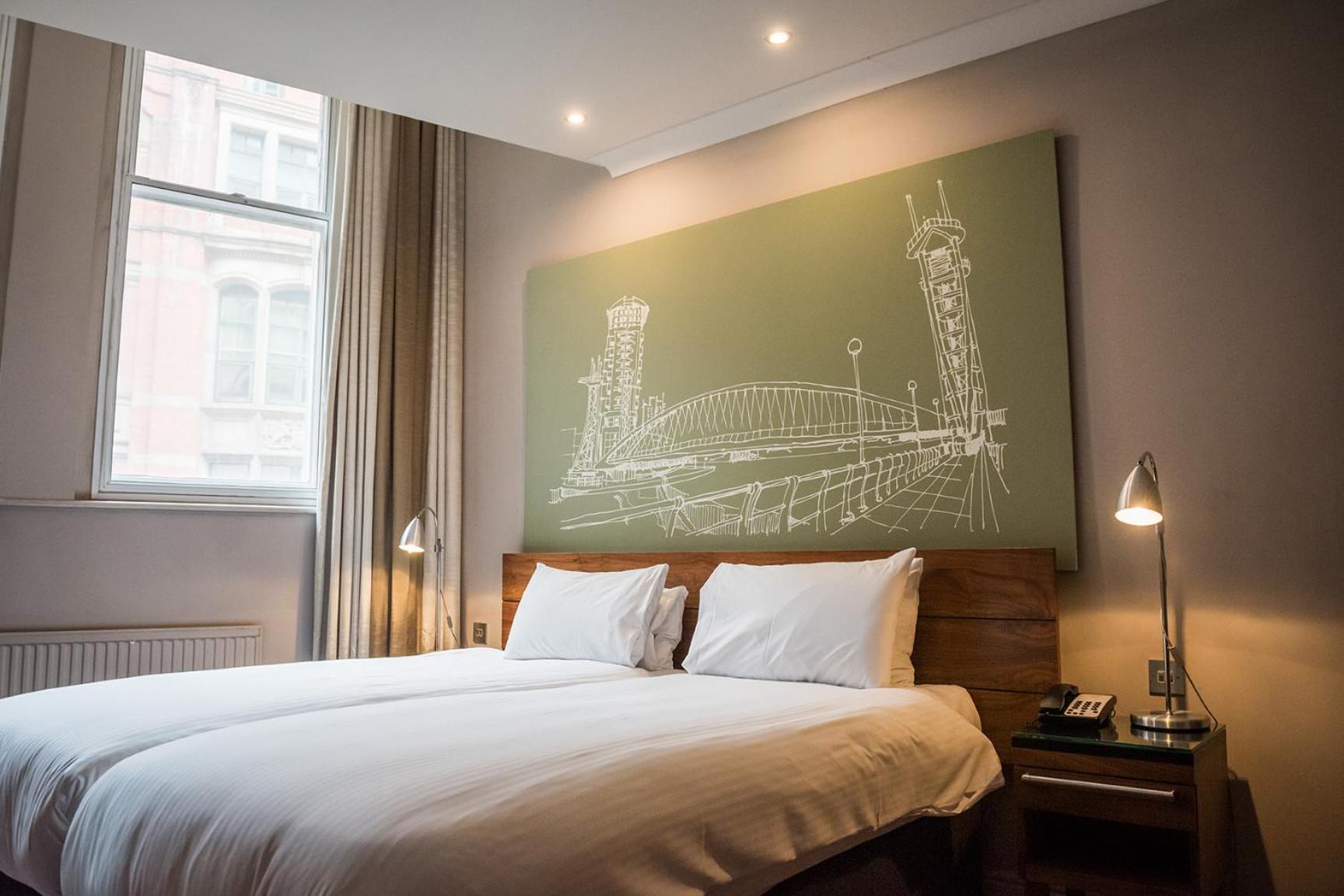 Standard Twin Room - Photo 11