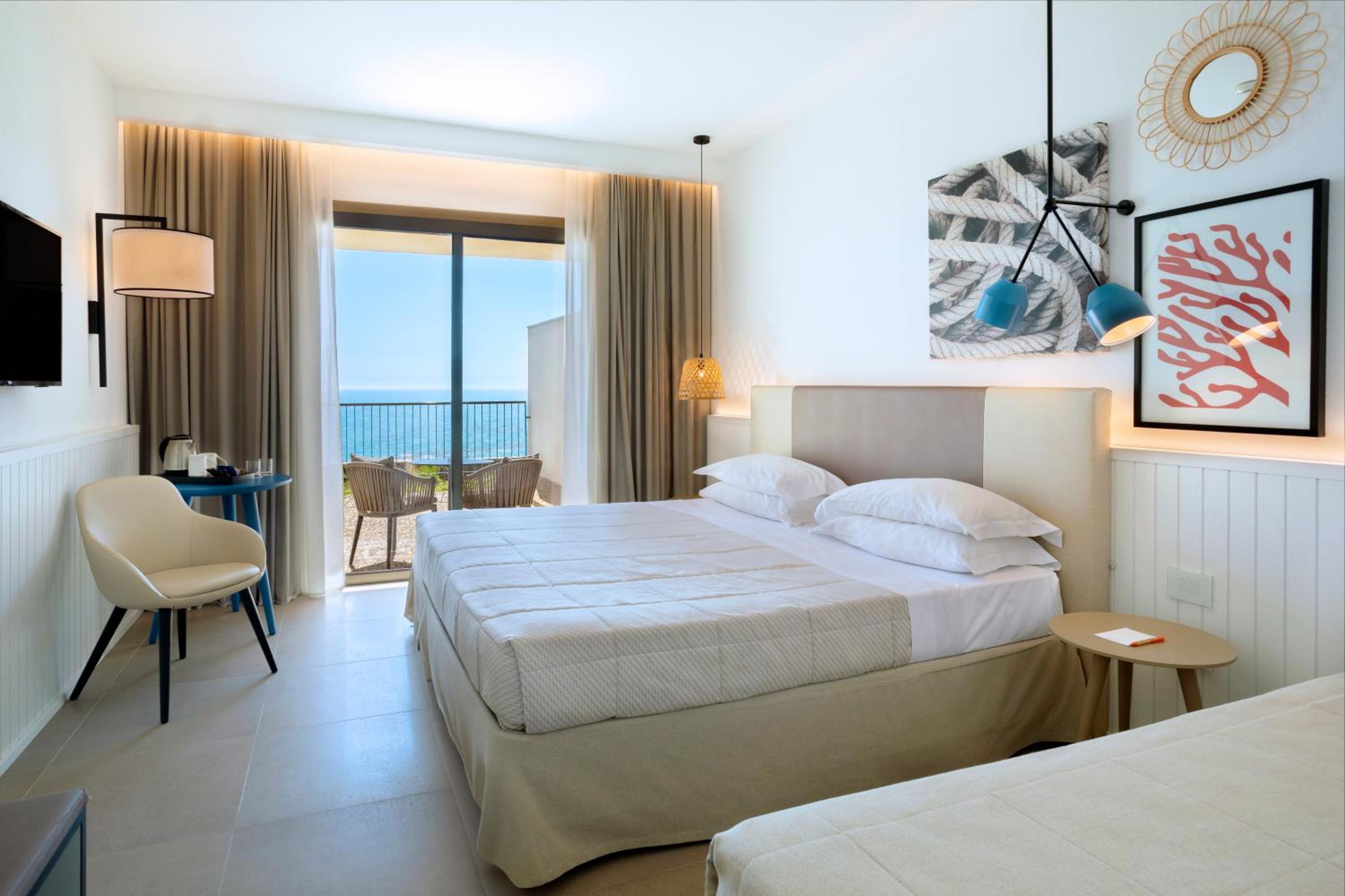 Superior Triple Room with Sea View - Photo 1