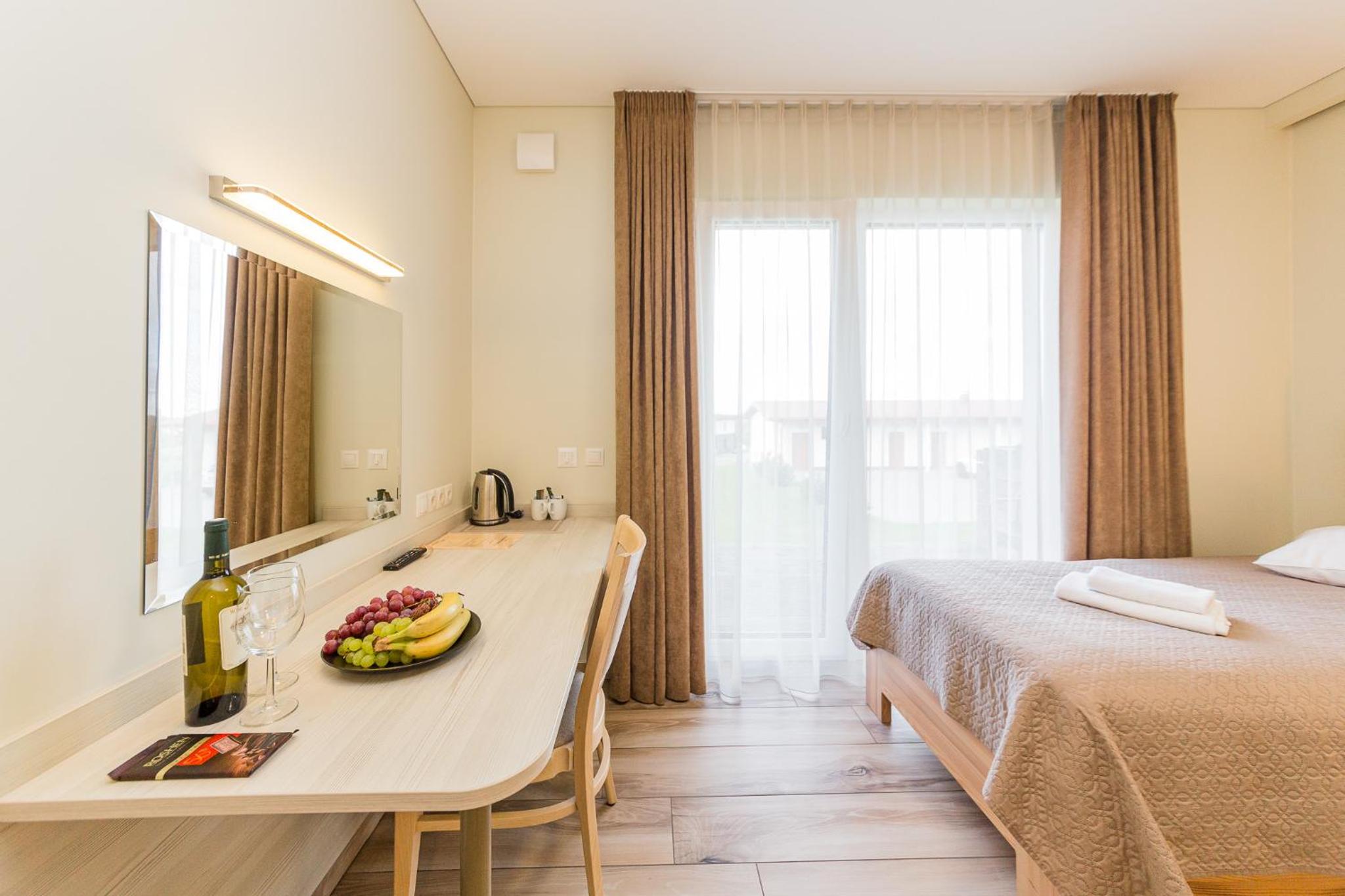Double Room with Patio - Photo 21
