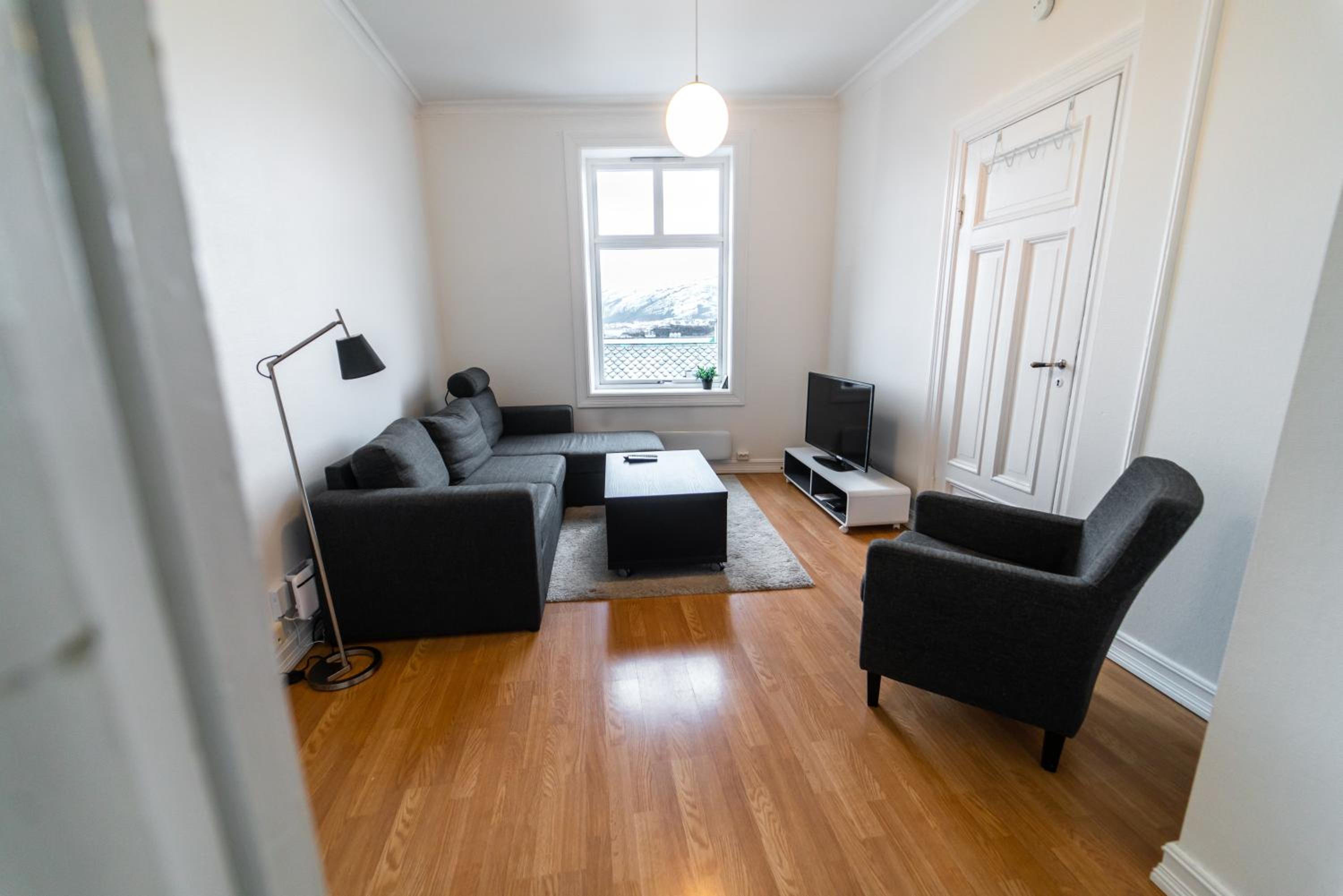 One-Bedroom Apartment photo 1