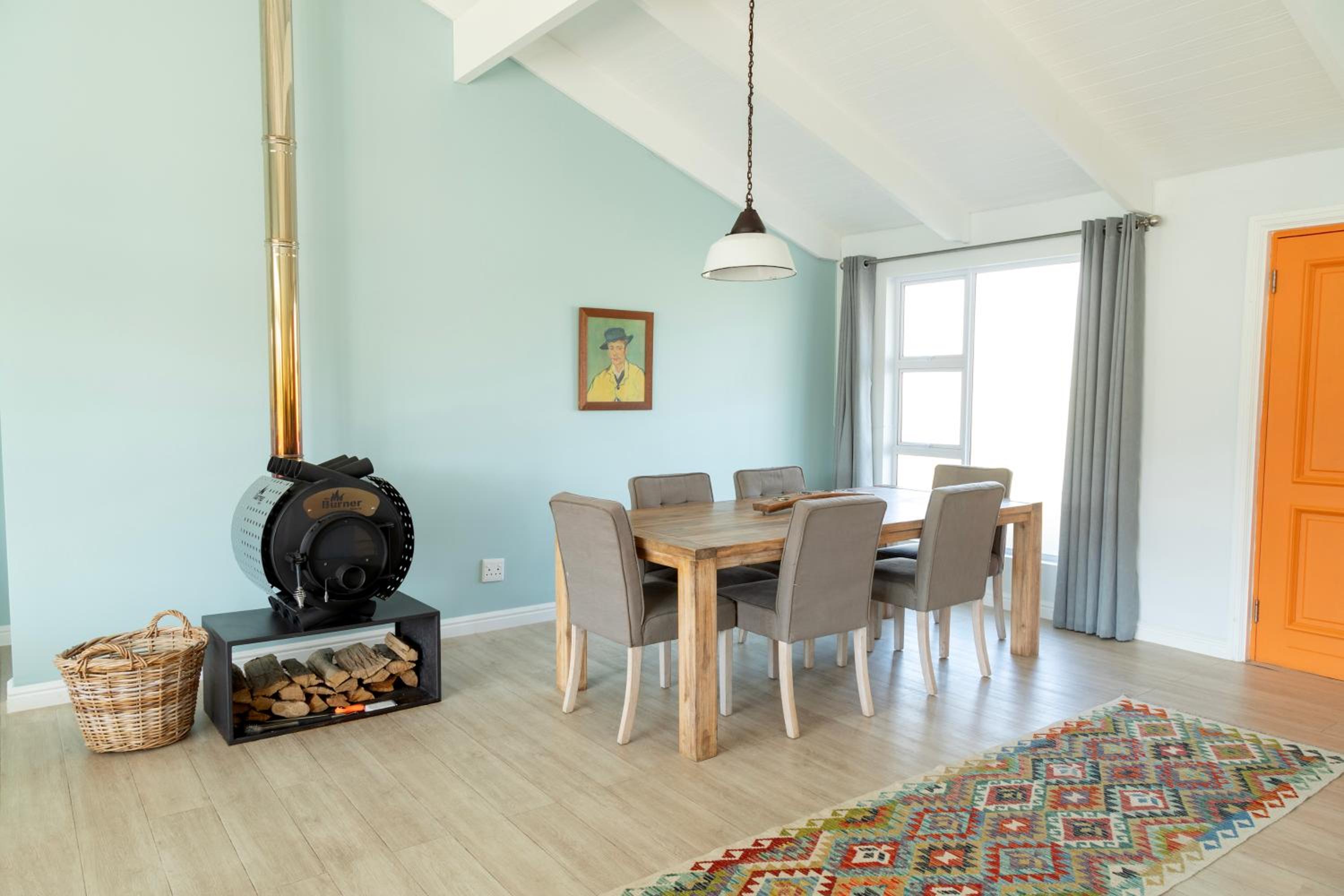 Three-Bedroom House photo 2