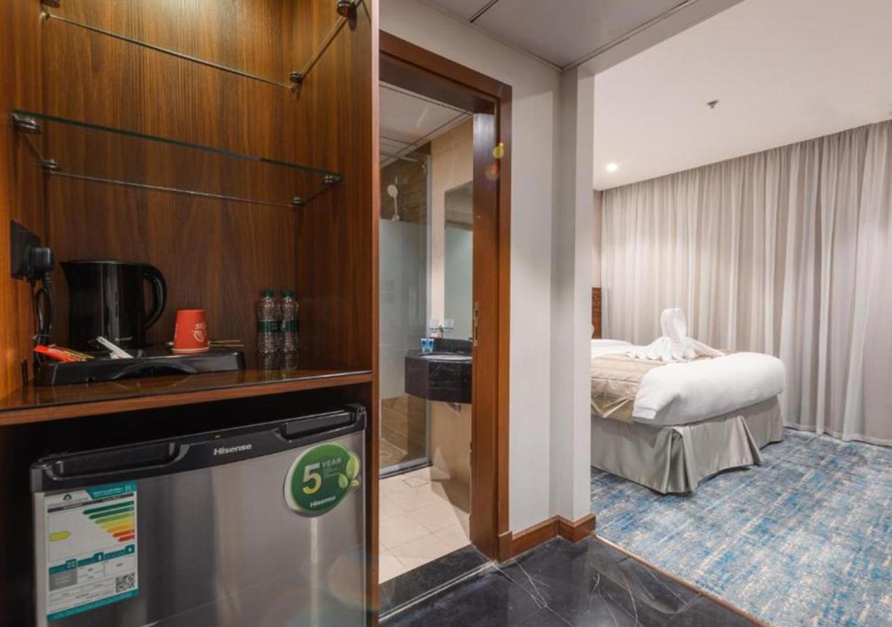 Deluxe King Room photo 3