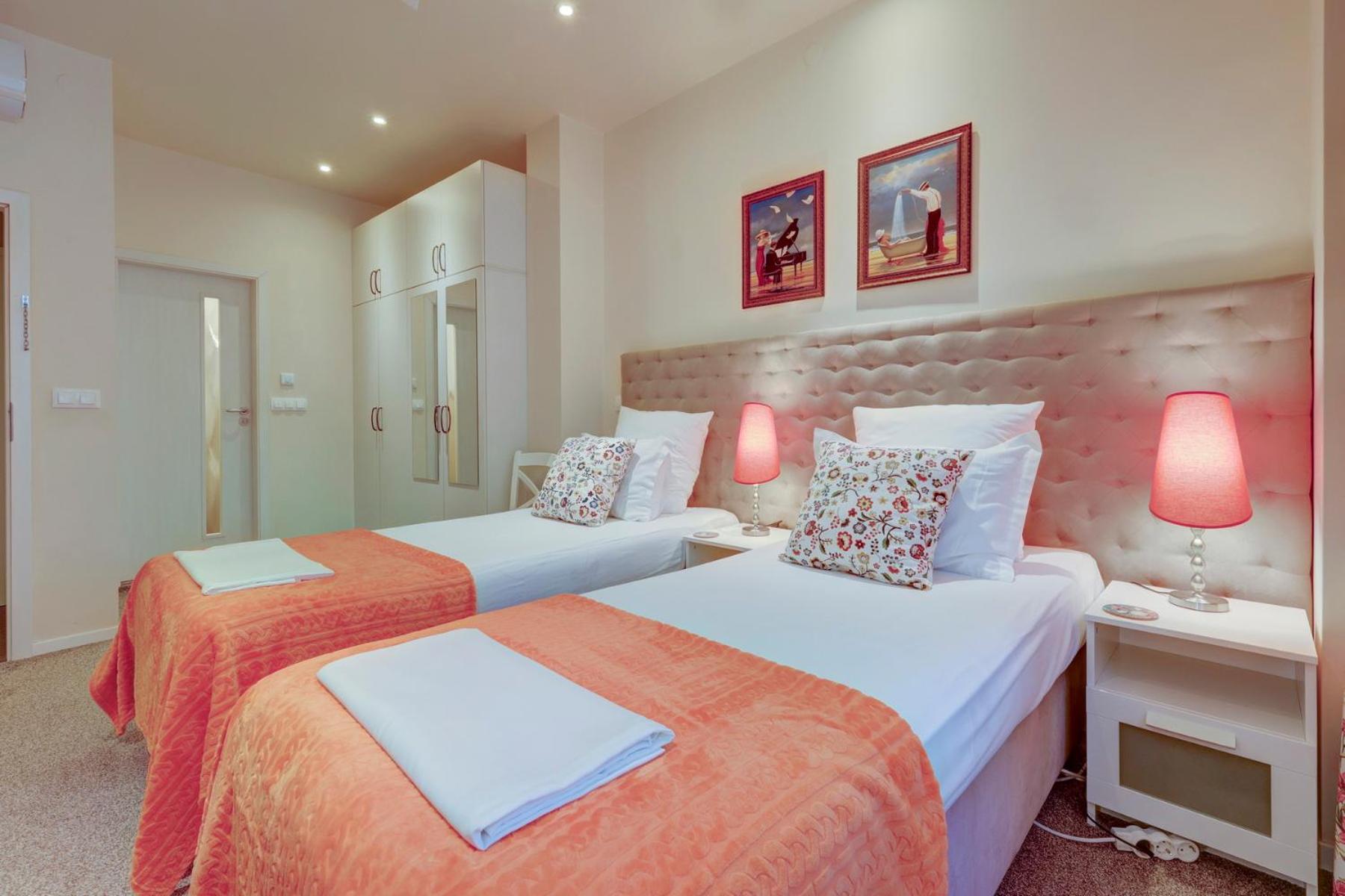 Deluxe King Room photo 2