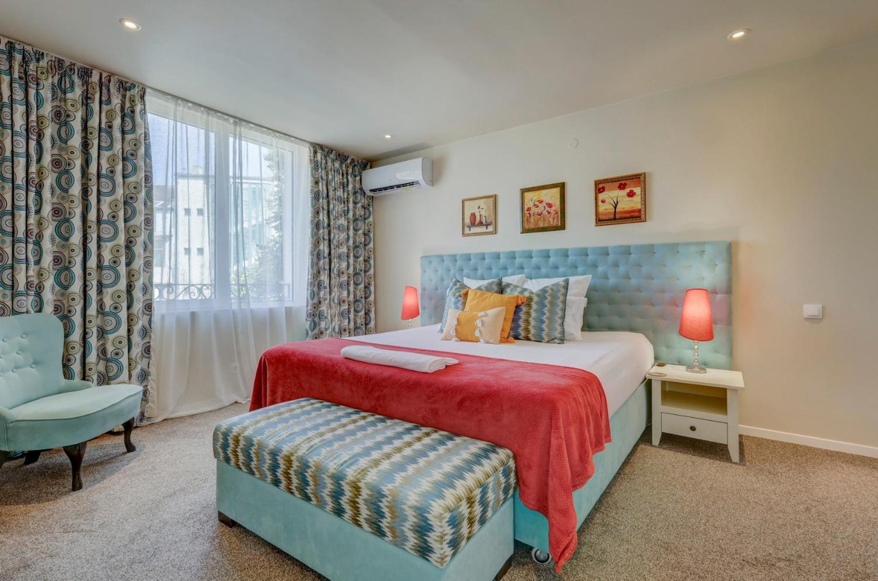Deluxe King Suite