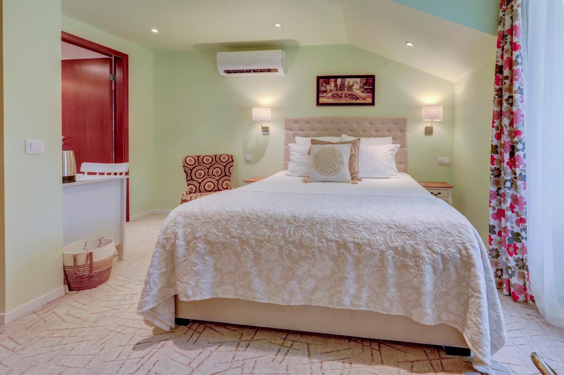 Standard Queen Room photo 3