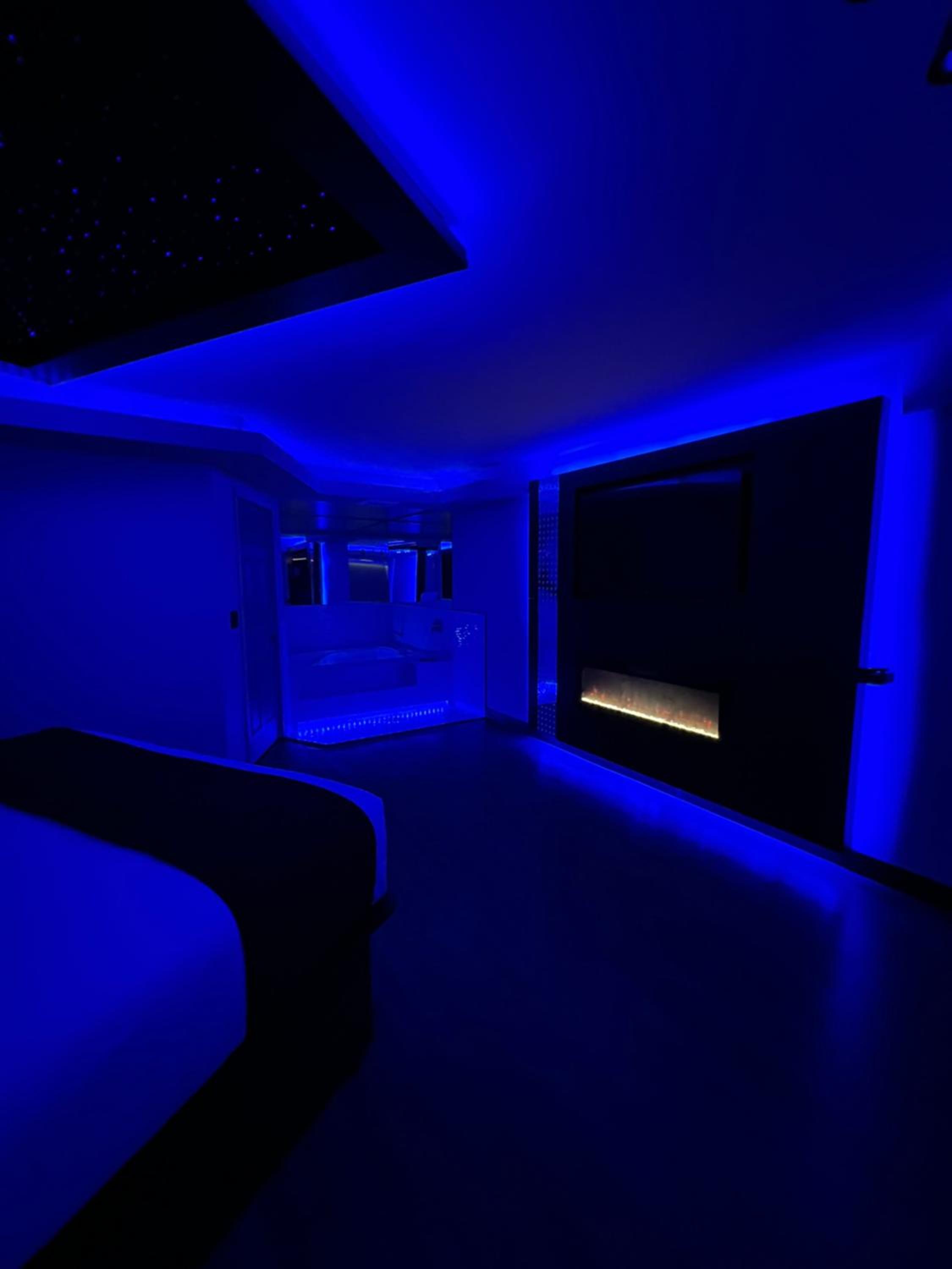 Standard Jacuzzi Suite photo 1