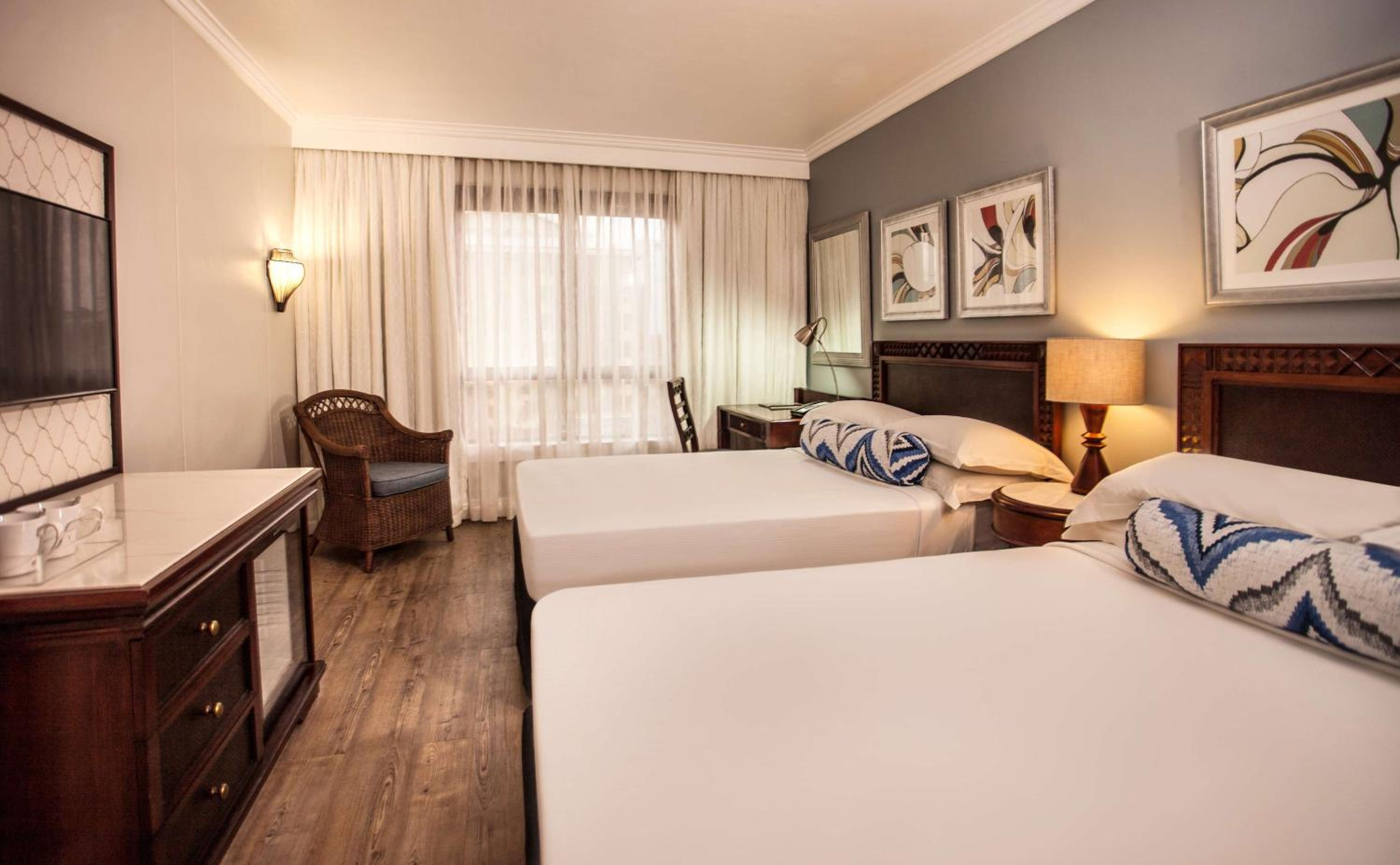 Queen Room with Two Queen Beds, Non Smoking - Photo 3