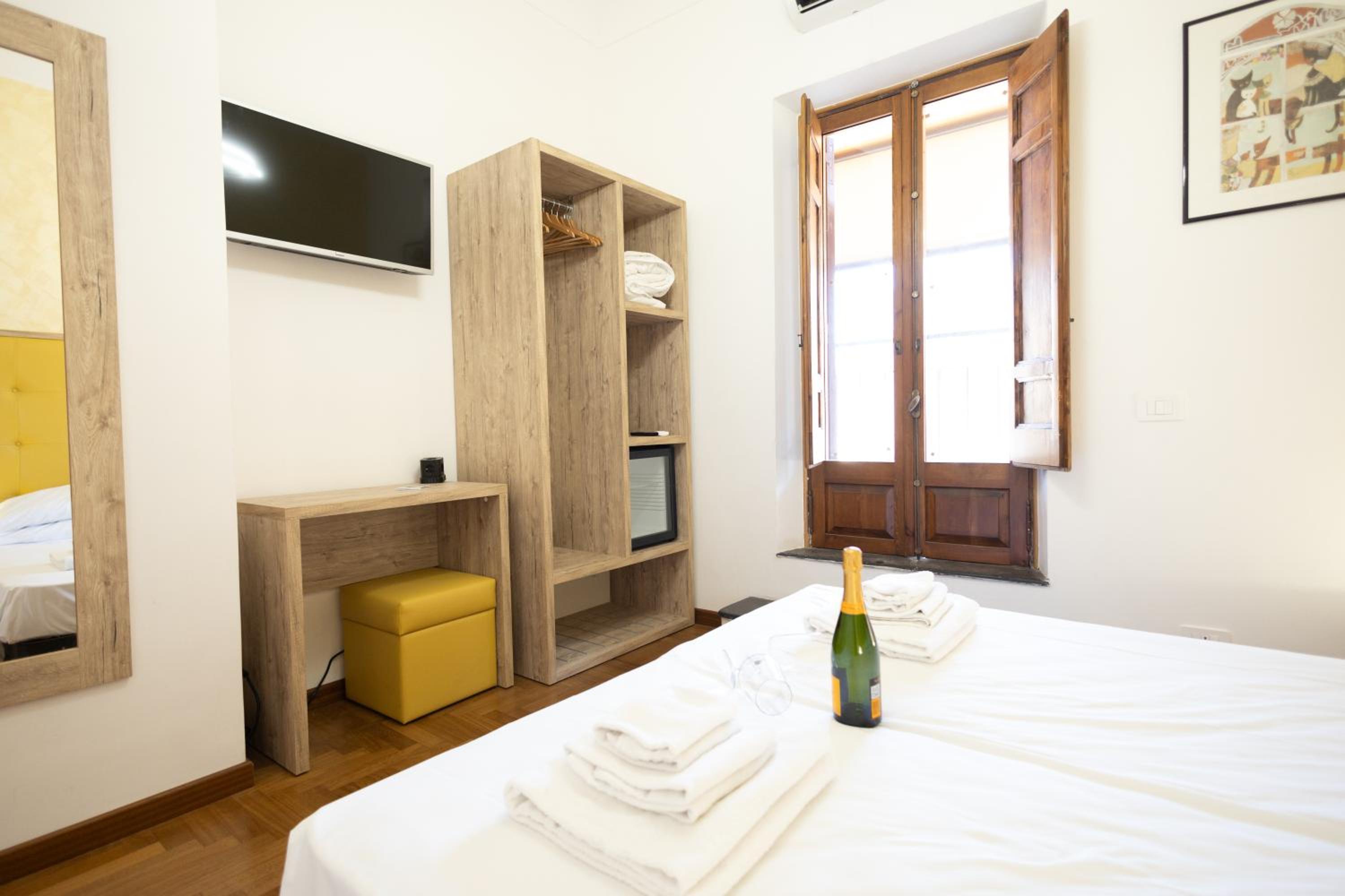 Deluxe Double or Twin Room with Balcony photo 3