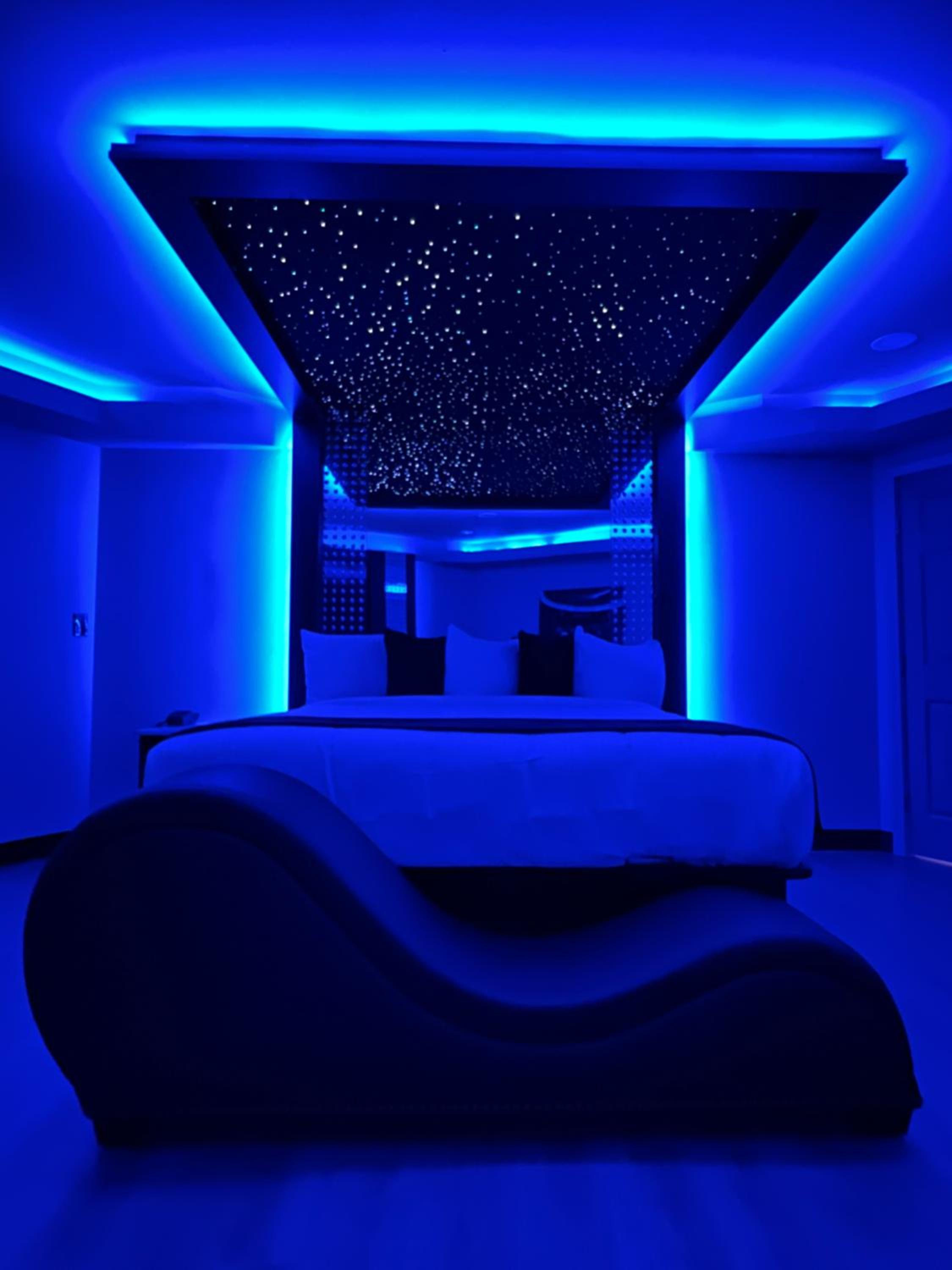 Presidential Jacuzzi Suite photo 1