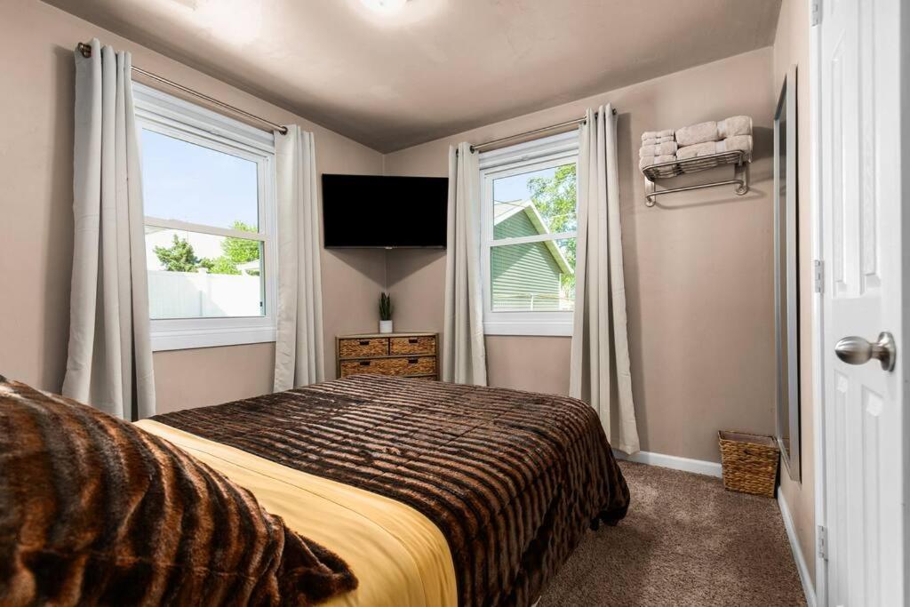 Three-Bedroom House photo 3