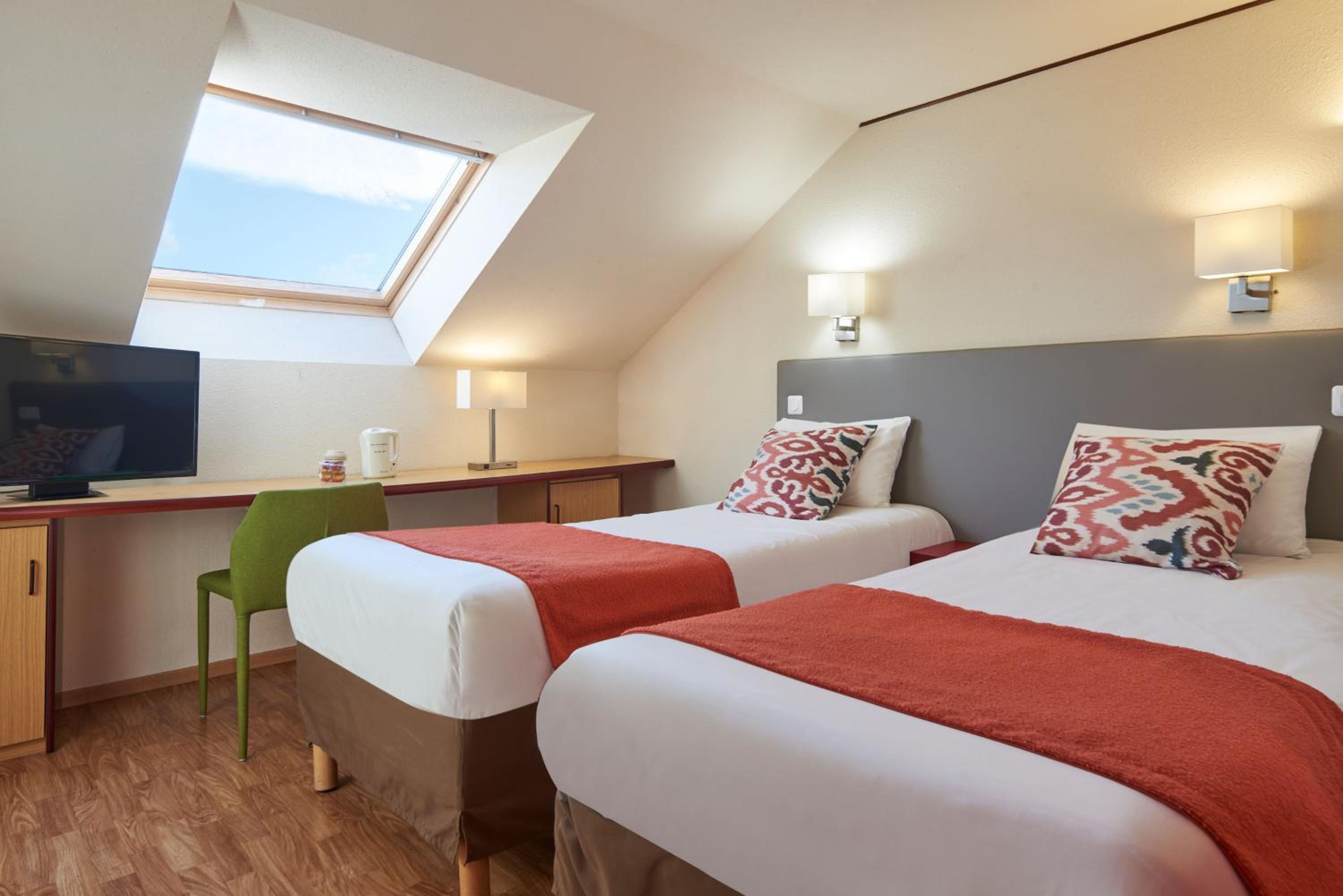 Twin Room - Photo 3